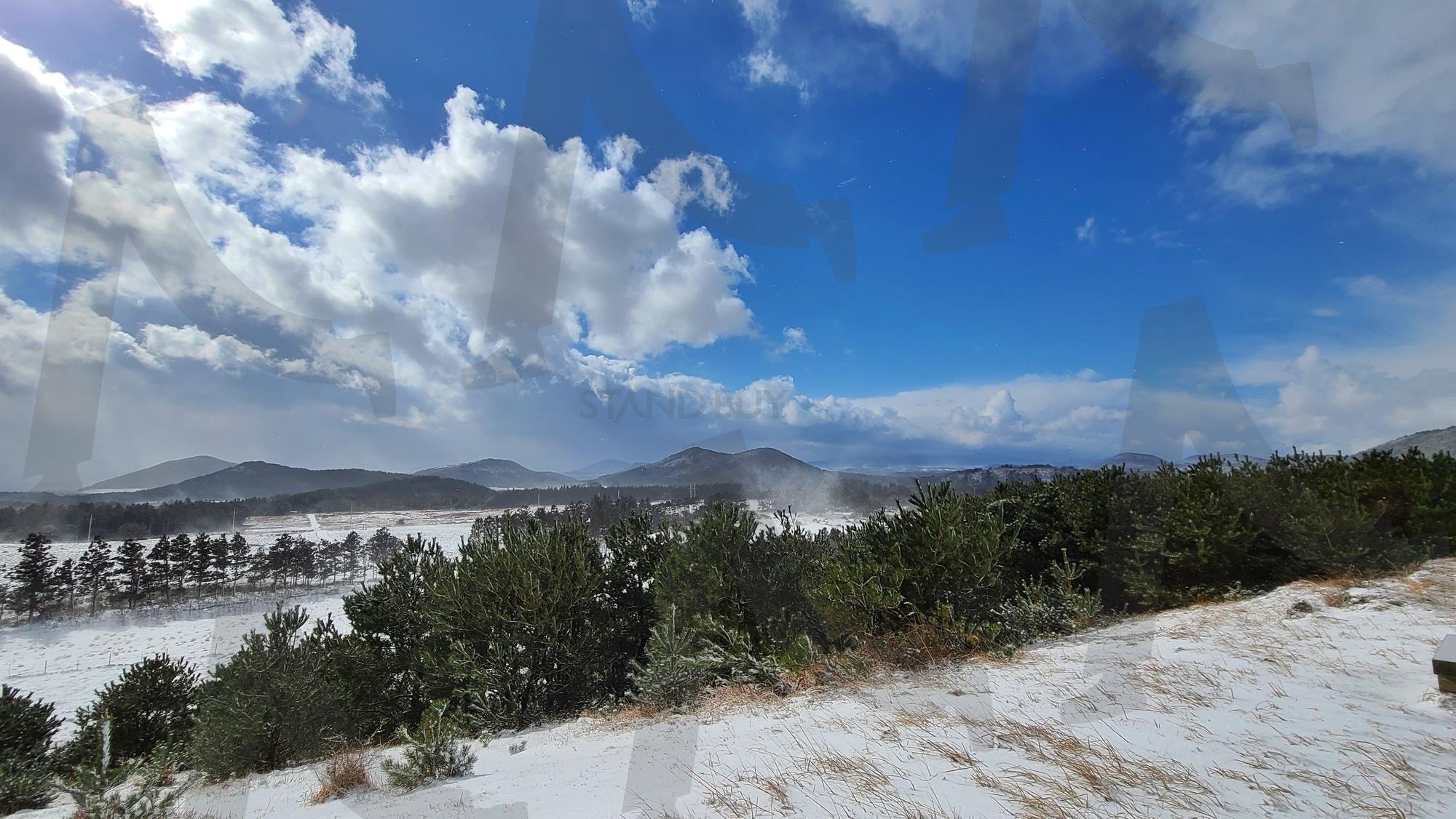 청명한 겨울하늘 | 겨울, 제주, 눈, 오름, 구름 | 스탠바이 STANDBUY 디지털 콘텐츠