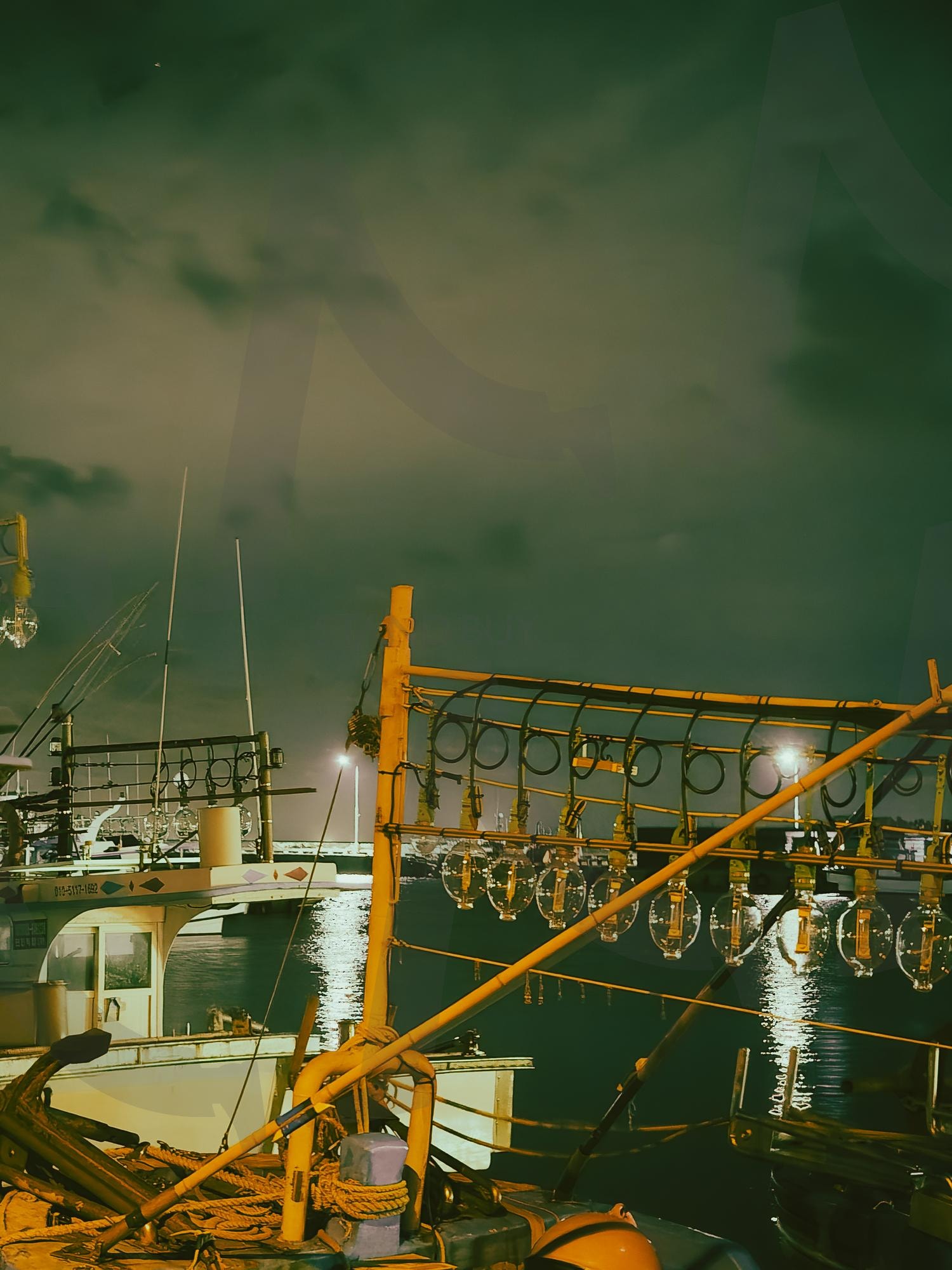 깊은 밤 어느 항구 | 항구, 어선, 밤바다, 선박, 포구 | 스탠바이 STANDBUY 디지털 콘텐츠