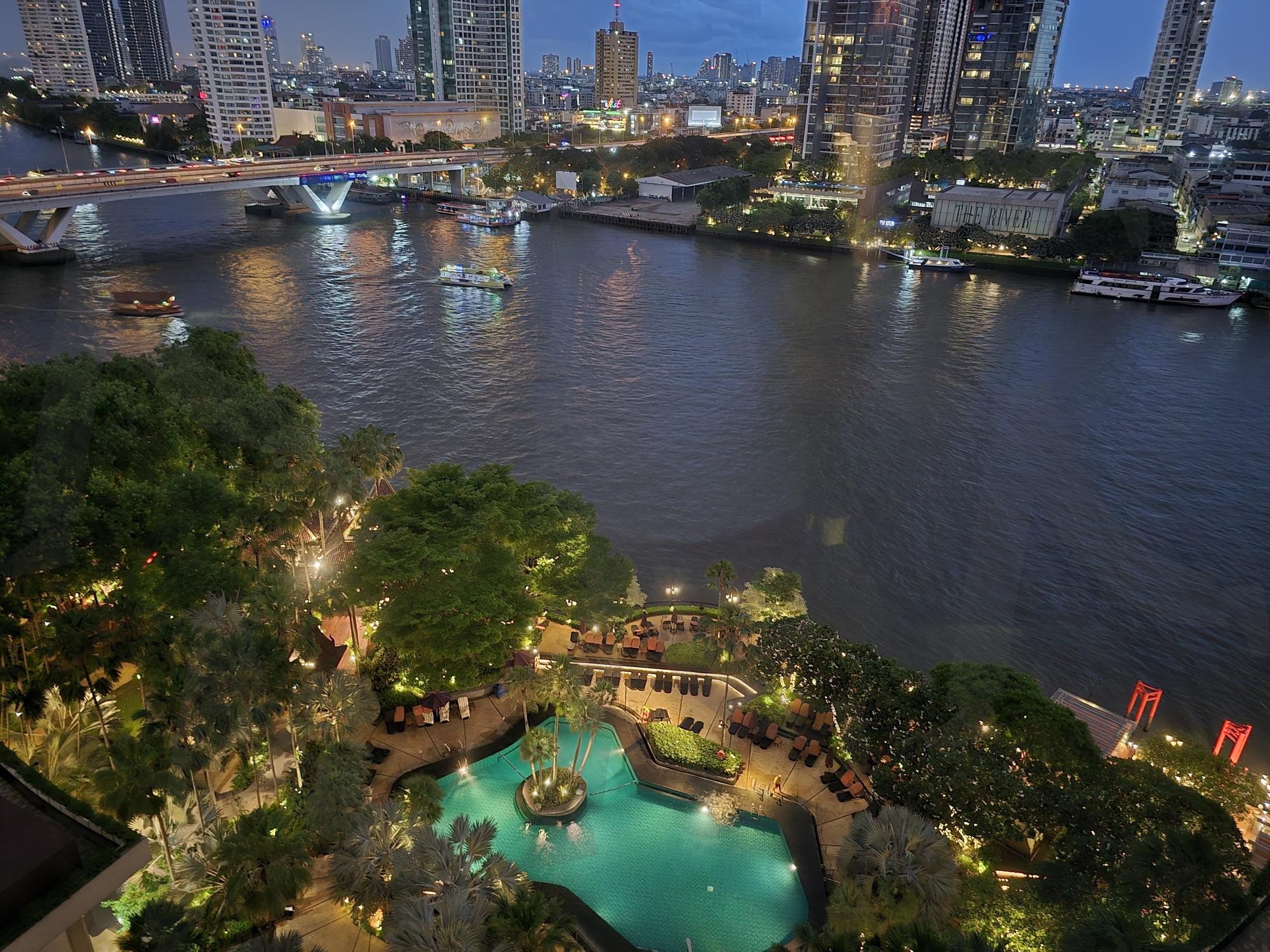 방콕 샹그릴라호텔 샹그릴라윙수영장야경 | 방콕샹그릴라호텔, 방콕샹그릴라수영장, 짜오프라야강야경, 방콕야경, 방콕샹그릴라샹그릴라윙, 방콕샹그릴라야경 | 스탠바이 STANDBUY 디지털 콘텐츠