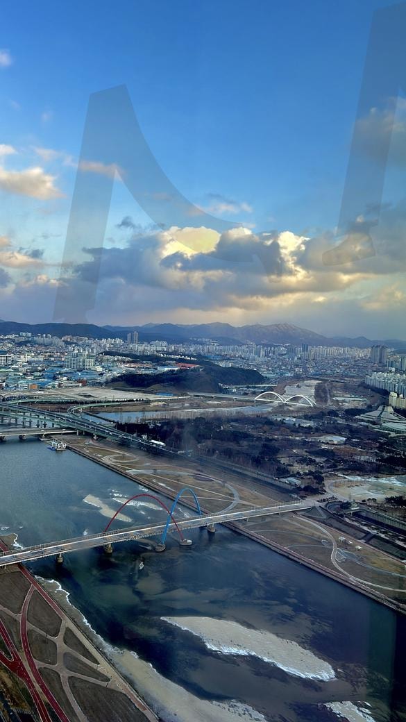 대전광역시 유성 신세계백화점 스타벅스 | 신세계백화점, 구름, 하늘, 예쁜하늘, 스타벅스 | 스탠바이 STANDBUY 디지털 콘텐츠