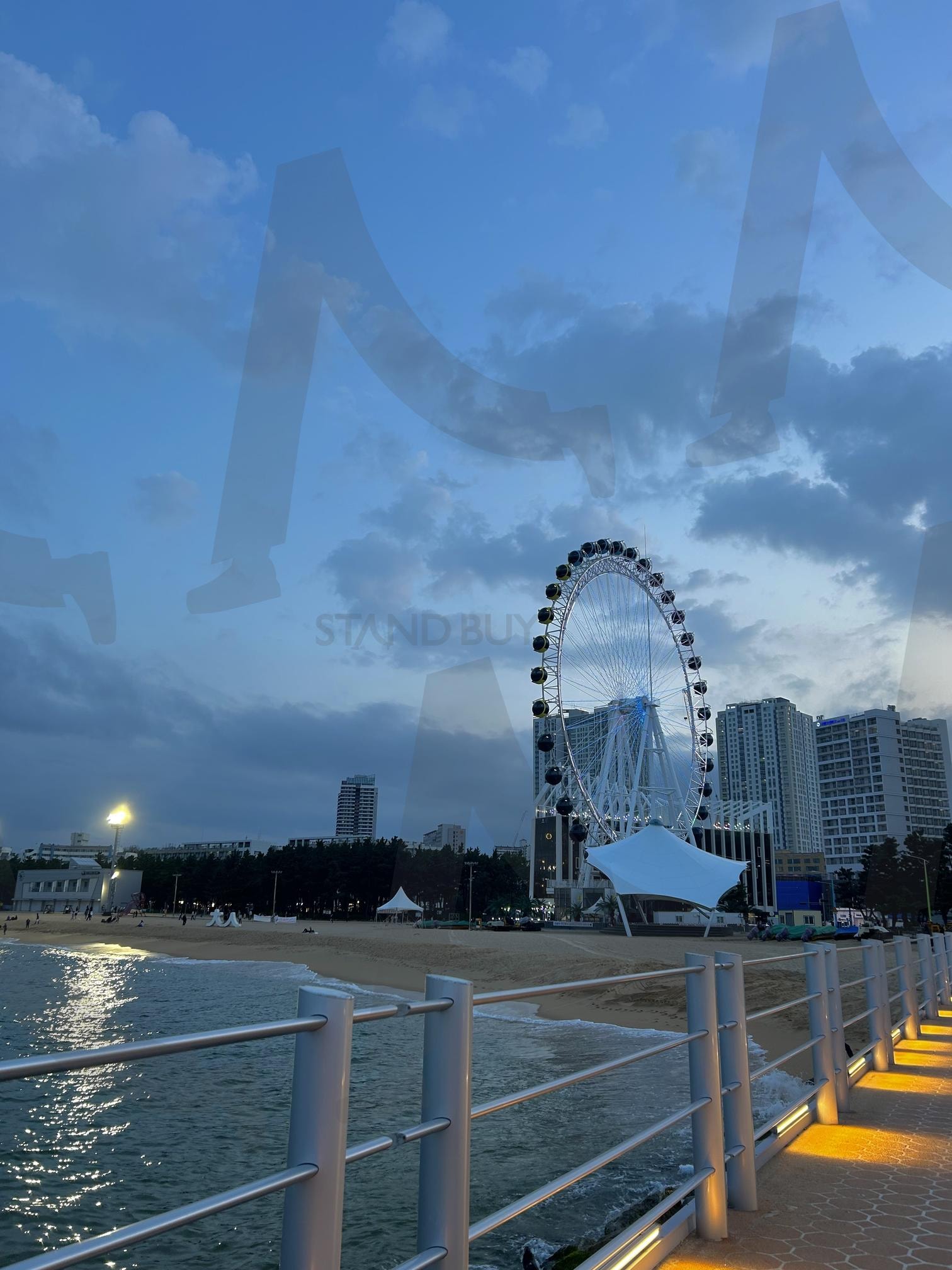 속초 해수욕장 | 속초, 속초여행, 해수욕장, 관람차, 야경, 가을풍경, 예쁜하늘 | 스탠바이 STANDBUY 디지털 콘텐츠