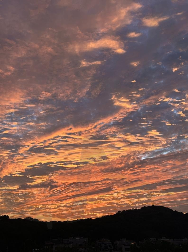 붉은노을 | 붉은하늘, 붉은노을, 하늘, 일몰, 감성있는하늘, 어둑한하늘, 웅장한하늘, 색감있는흐늘 | 스탠바이 STANDBUY 디지털 콘텐츠