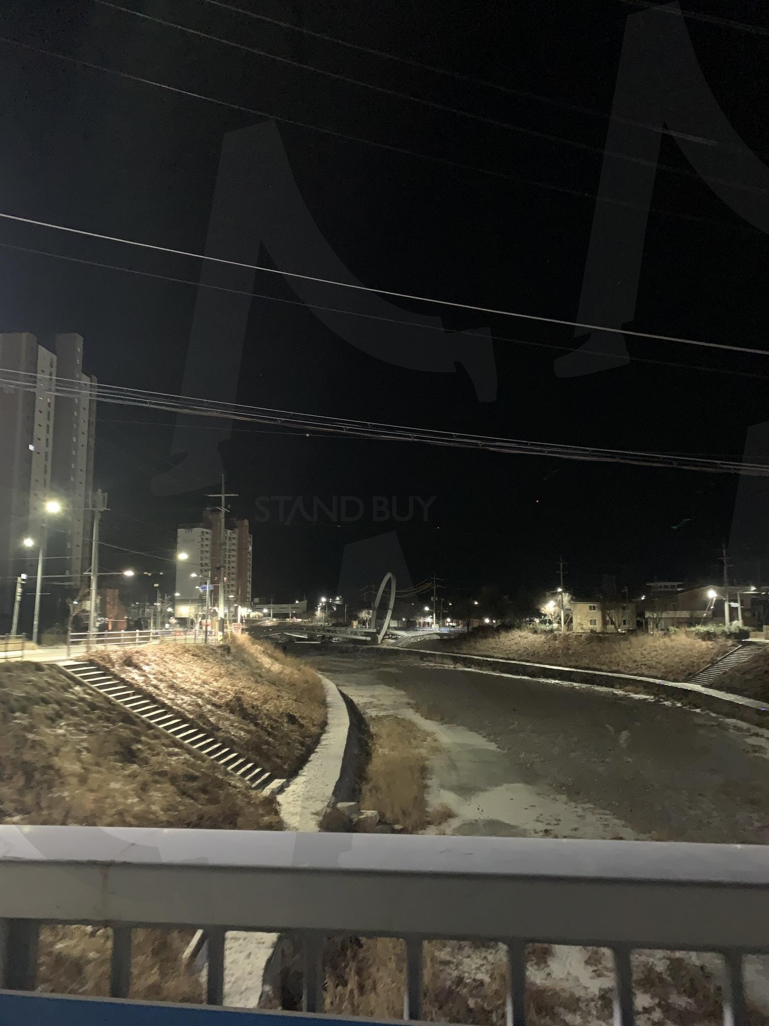 밤의 도시 풍경 | 밤, 도시, 조명, 강변, 평화로운, 풍경, 일상, 고요함 | 스탠바이 STANDBUY 디지털 콘텐츠