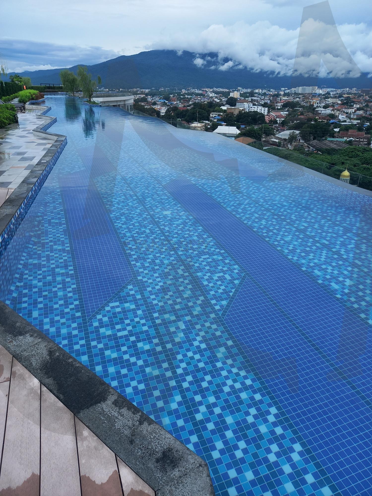 The Astra Sky River Chiang Mai Thailand | The Astra Sky River, Chiang Mai, Thailand, Rooftop swimming pool, blue color | 스탠바이 STANDBUY 디지털 콘텐츠
