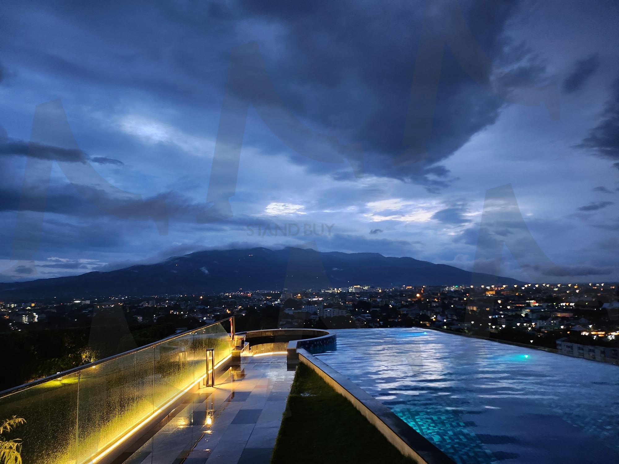 The Astra Sky River Chiang Mai Thailand | The Astra Sky River, Thailand, Chiang Mai, hotel, Rooftop swimming pool | 스탠바이 STANDBUY 디지털 콘텐츠