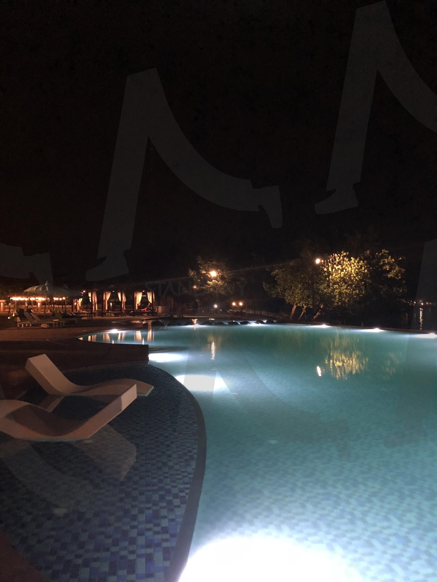 인도네시아 세쿠로 빌리지 비치 리조트 | 인도네시아, 세쿠로, 비치리조트, 수영장, 밤풍경, Sakura Village Rezort | 스탠바이 STANDBUY 디지털 콘텐츠