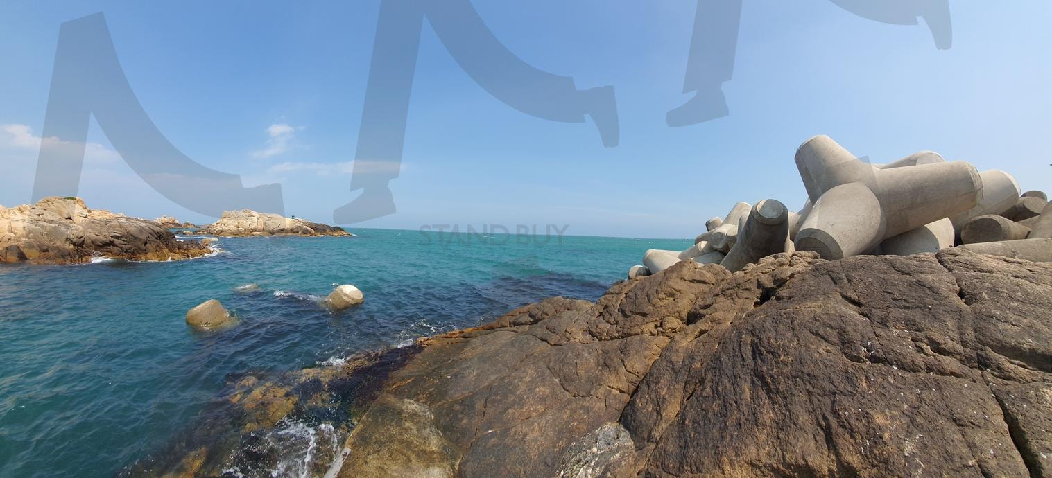 방파제 위의 고요한 순간 | 방파제, 바다, 고요함, 평화로운 순간, 파도, 자연, 풍경, 안식처, 여유, 잔잔함, 바다의 아름다움, 일상 탈출, 조용한 순간, 자연의 품, 바다 풍경 | 스탠바이 STANDBUY 디지털 콘텐츠