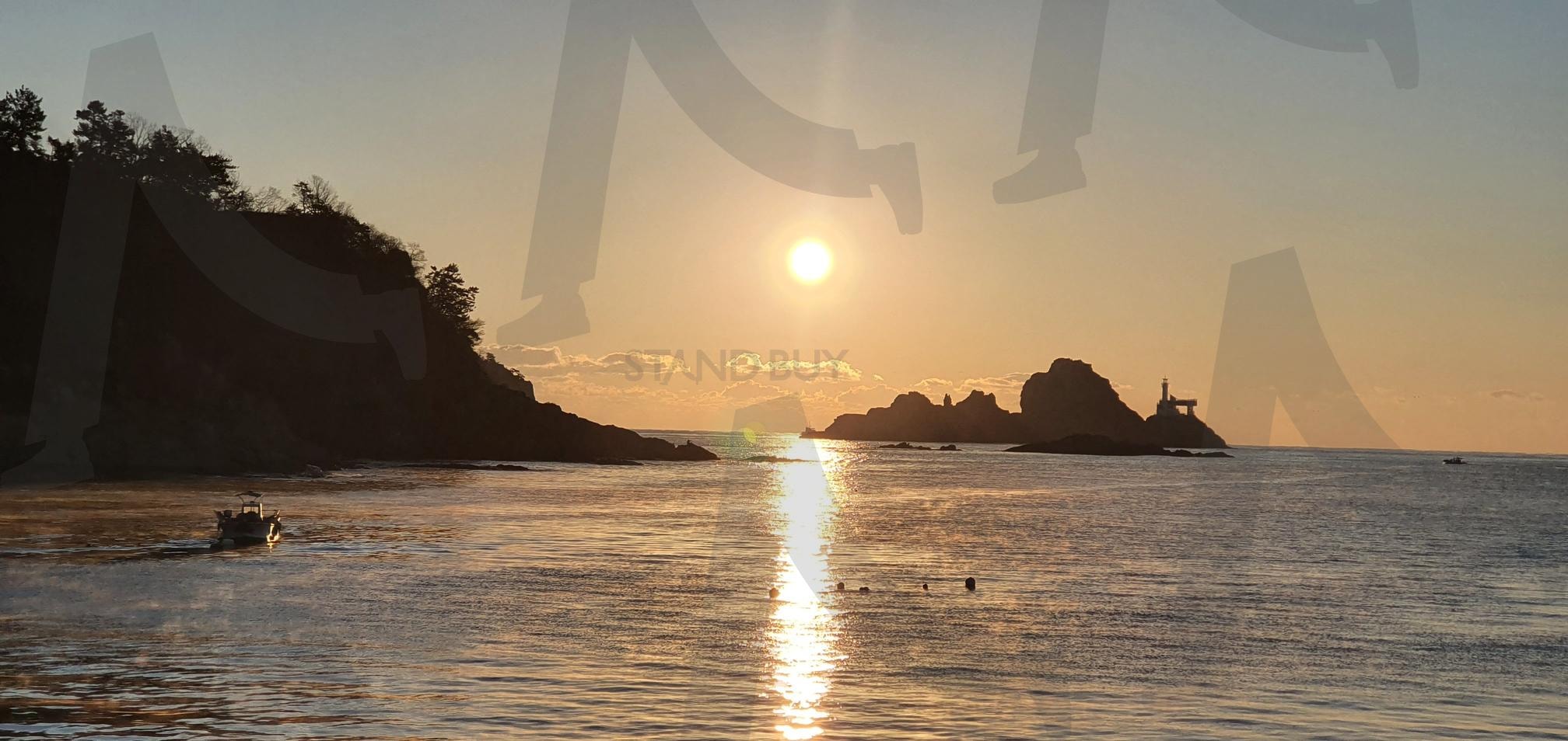 새로운 시작의 빛 | 일출, 바다, 아침, 희망, 새로운 시작, 자연의 아름다움, 햇살, 수평선, 황금빛, 경이로움, 평화로운 순간, 자연 풍견, 빛의 향연, 아침의 색깔, 영감 | 스탠바이 STANDBUY 디지털 콘텐츠