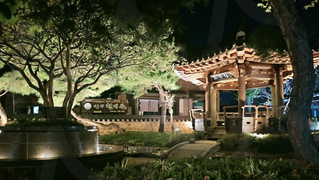 전주 한옥마을 야경 | 한옥마을, 야경, 전라북도특별자치도, 전주시, 관광지1위, 맛집넘많아요, 비빔밥도 1위 | 스탠바이 STANDBUY 디지털 콘텐츠