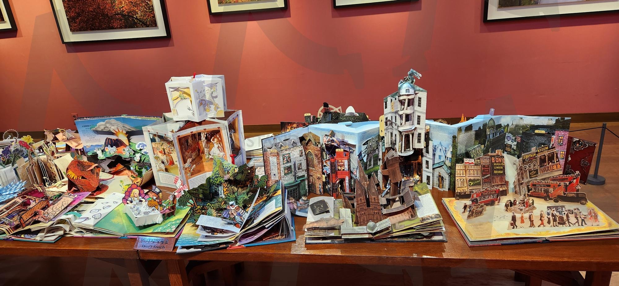 브띠 프랑스 홍보관내 비치된 전시물품 | 쁘띠, 프랑스, 홍보관, 전시물품, 가평 | 스탠바이 STANDBUY 디지털 콘텐츠