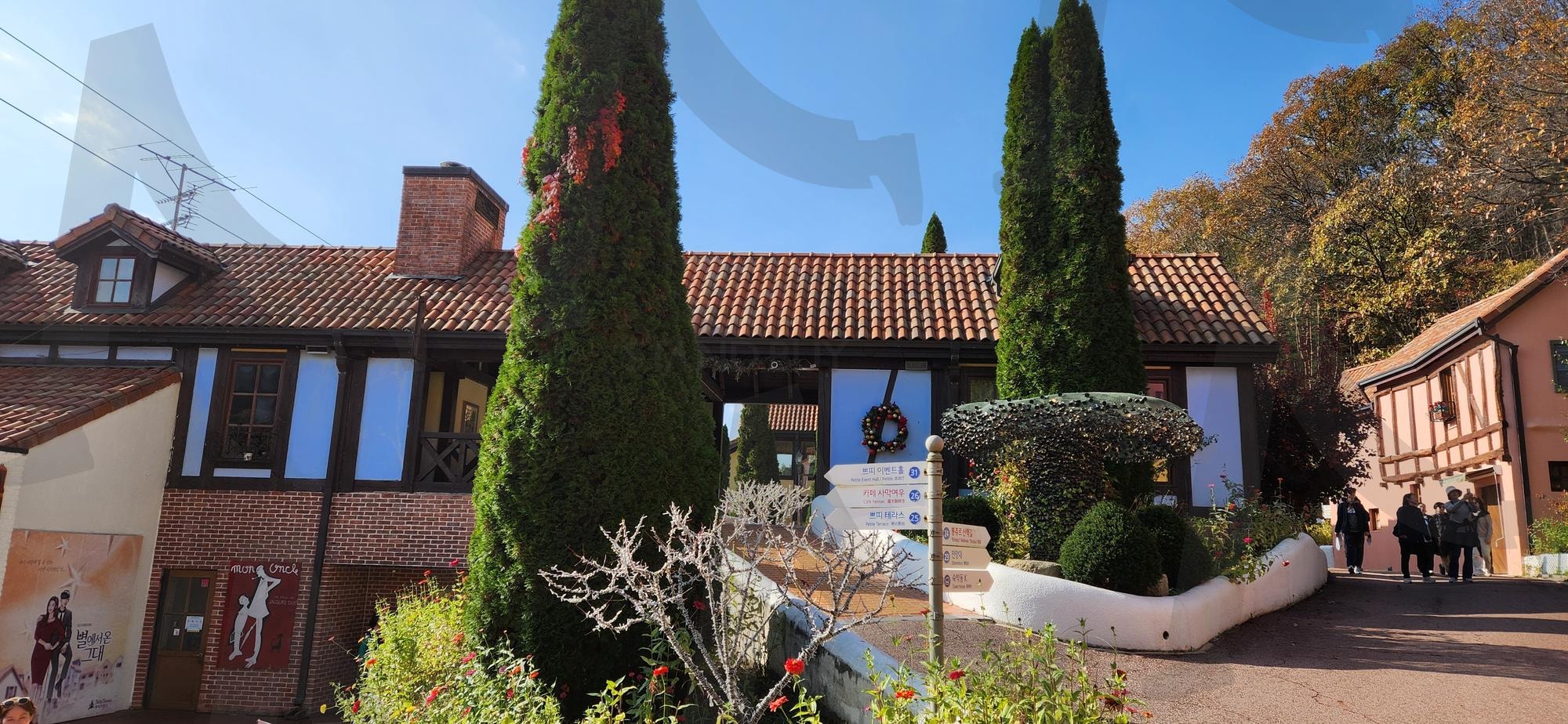 쁘띠 프랑스 홍보관 외부 전경 | 쁘띠, 프랑스, 홍보관, 외부전경, 가평 | 스탠바이 STANDBUY 디지털 콘텐츠