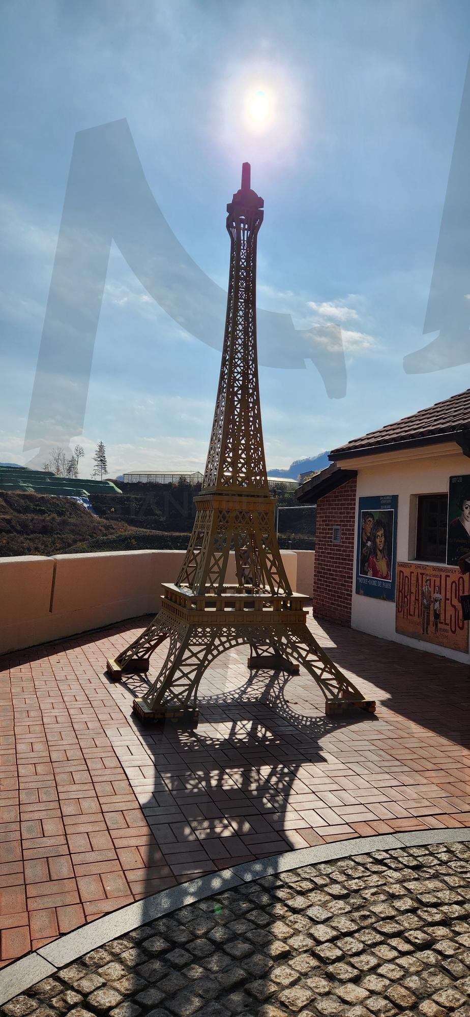 쁘띠 프랑스 홍보관 외부 에펠탑 모습 | 쁘띠, 프랑스, 홍보관, 에펠탑, 가평 | 스탠바이 STANDBUY 디지털 콘텐츠
