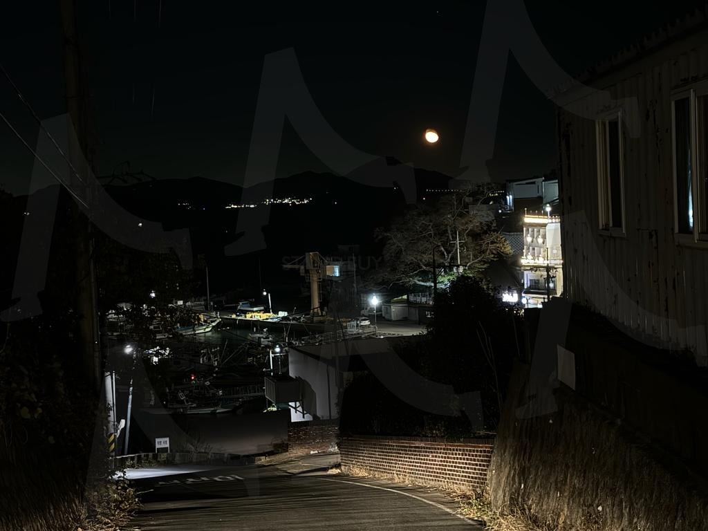 거제도 동네 골목 | 거제도, 야경, 골목길, 풍경, 일상 | 스탠바이 STANDBUY 디지털 콘텐츠