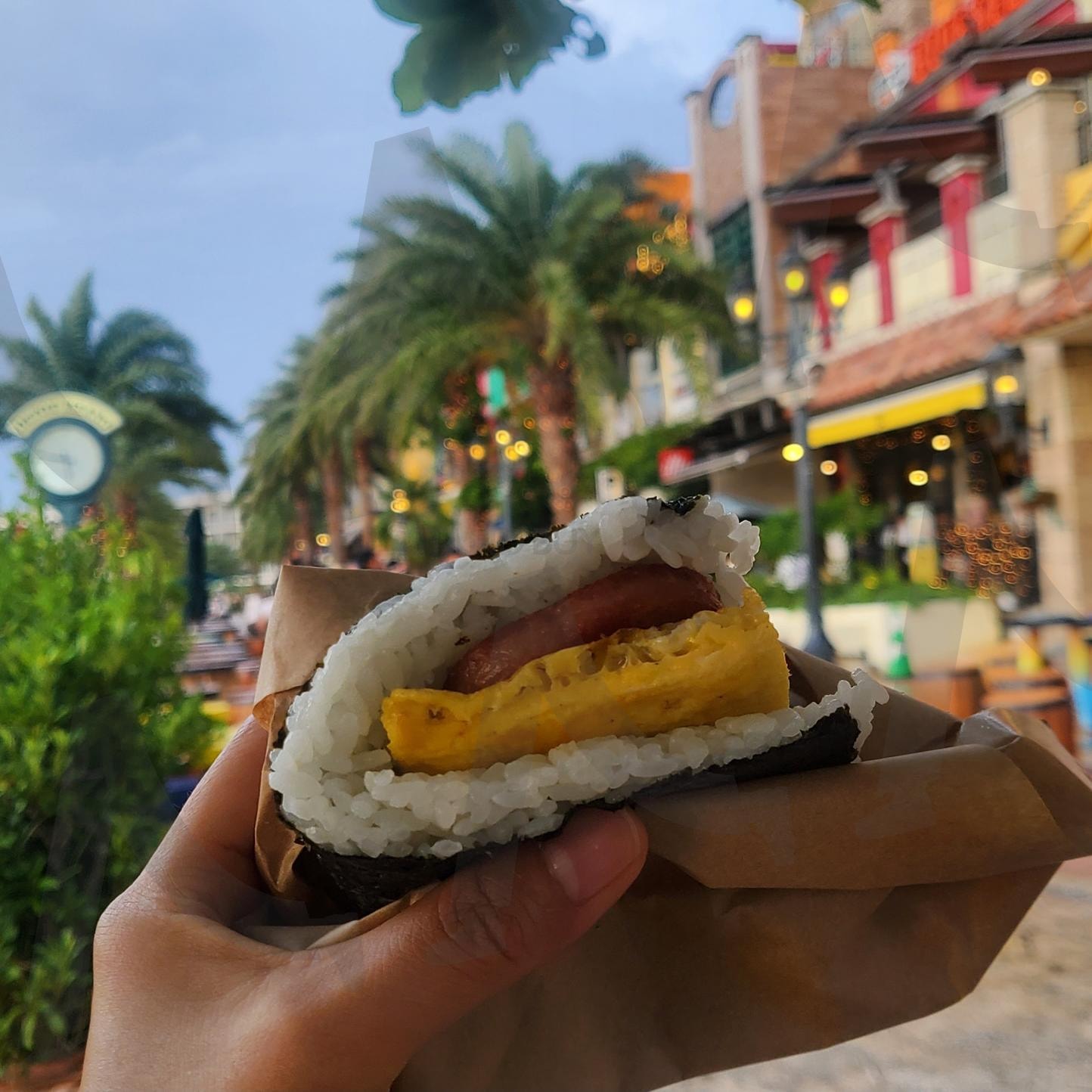 오키나와 아메리칸빌리지 길거리 음식 | 오키나와, 아메리칸빌리지, 길거리음식, 간식, 오니기리 | 스탠바이 STANDBUY 디지털 콘텐츠