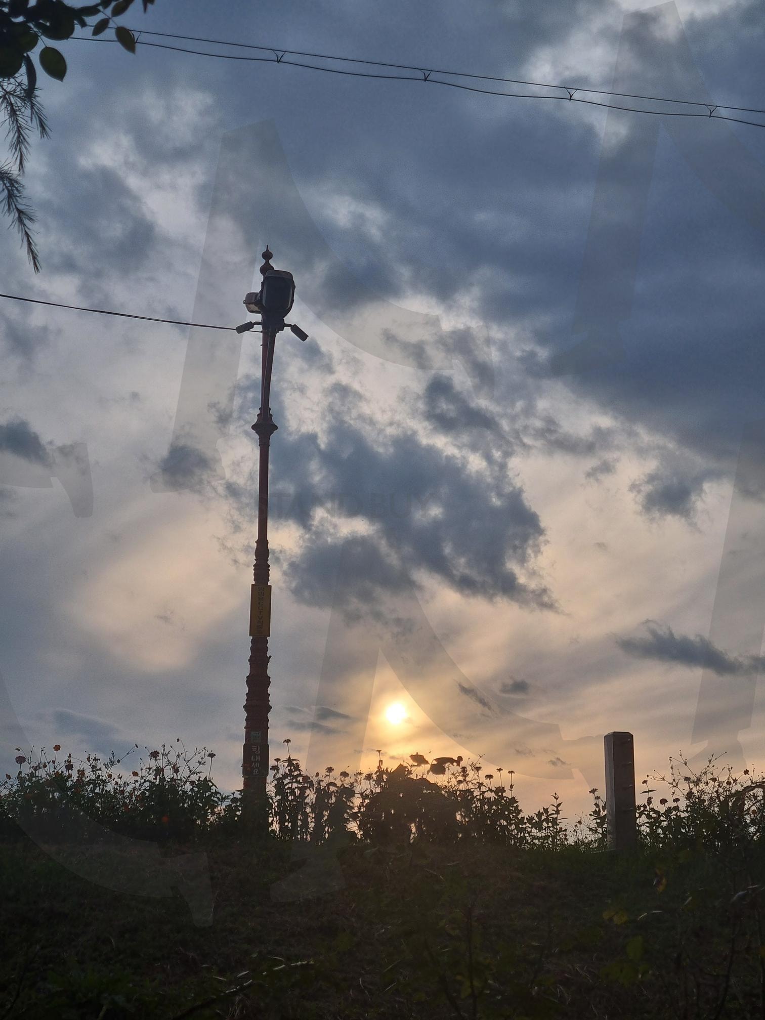 노을 지는 예쁜 하늘. The beautiful sunset sky in Korea | 일몰, sunset, 하늘, 감성, aesthetic, sky | 스탠바이 STANDBUY 디지털 콘텐츠