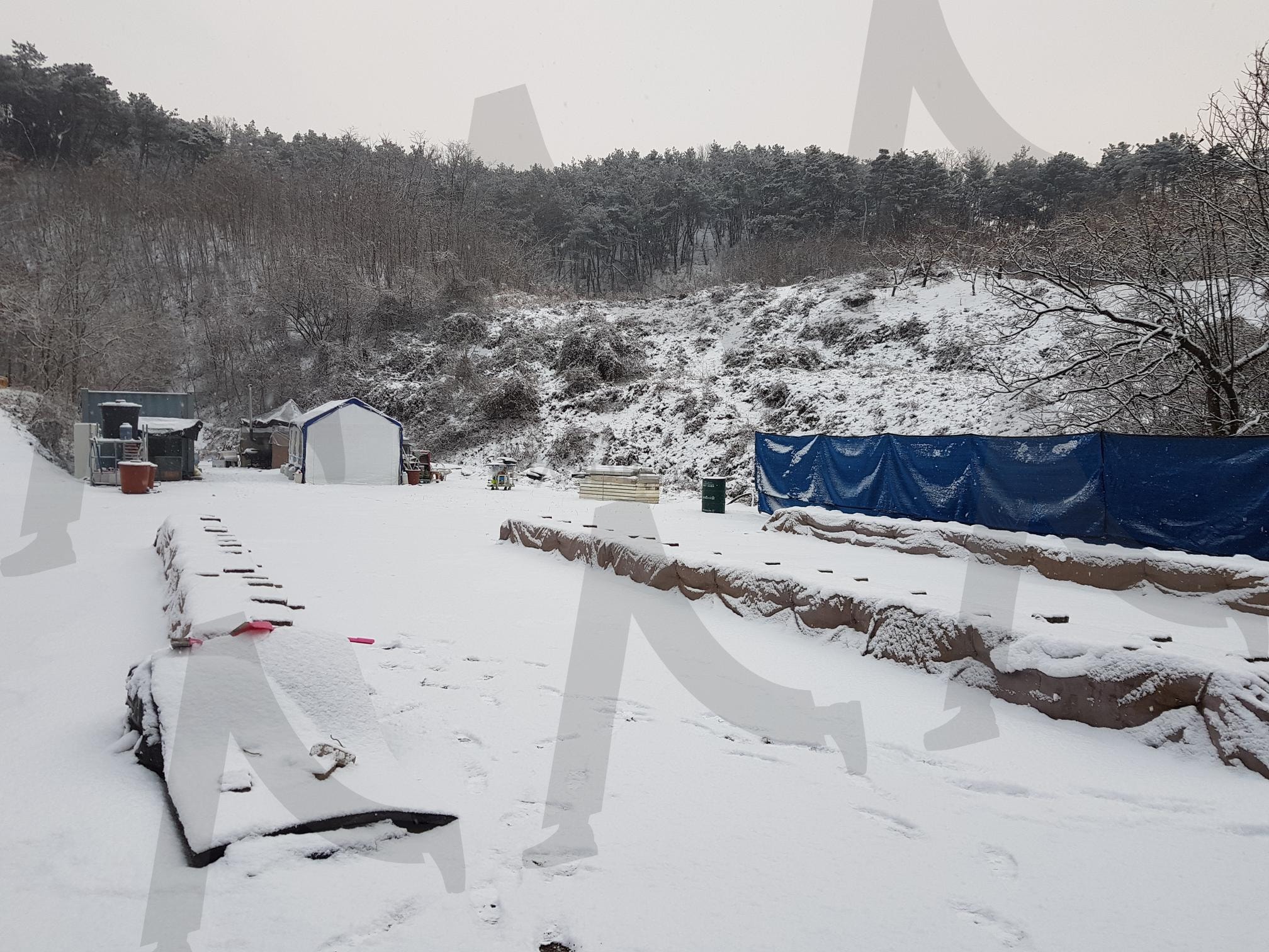 겨울 양봉장 풍경 | 양봉장, 겨울, 벌, 월동벌, 겨울포장, 겨울양봉원, 월동포장벌, 벌꿀 | 스탠바이 STANDBUY 디지털 콘텐츠