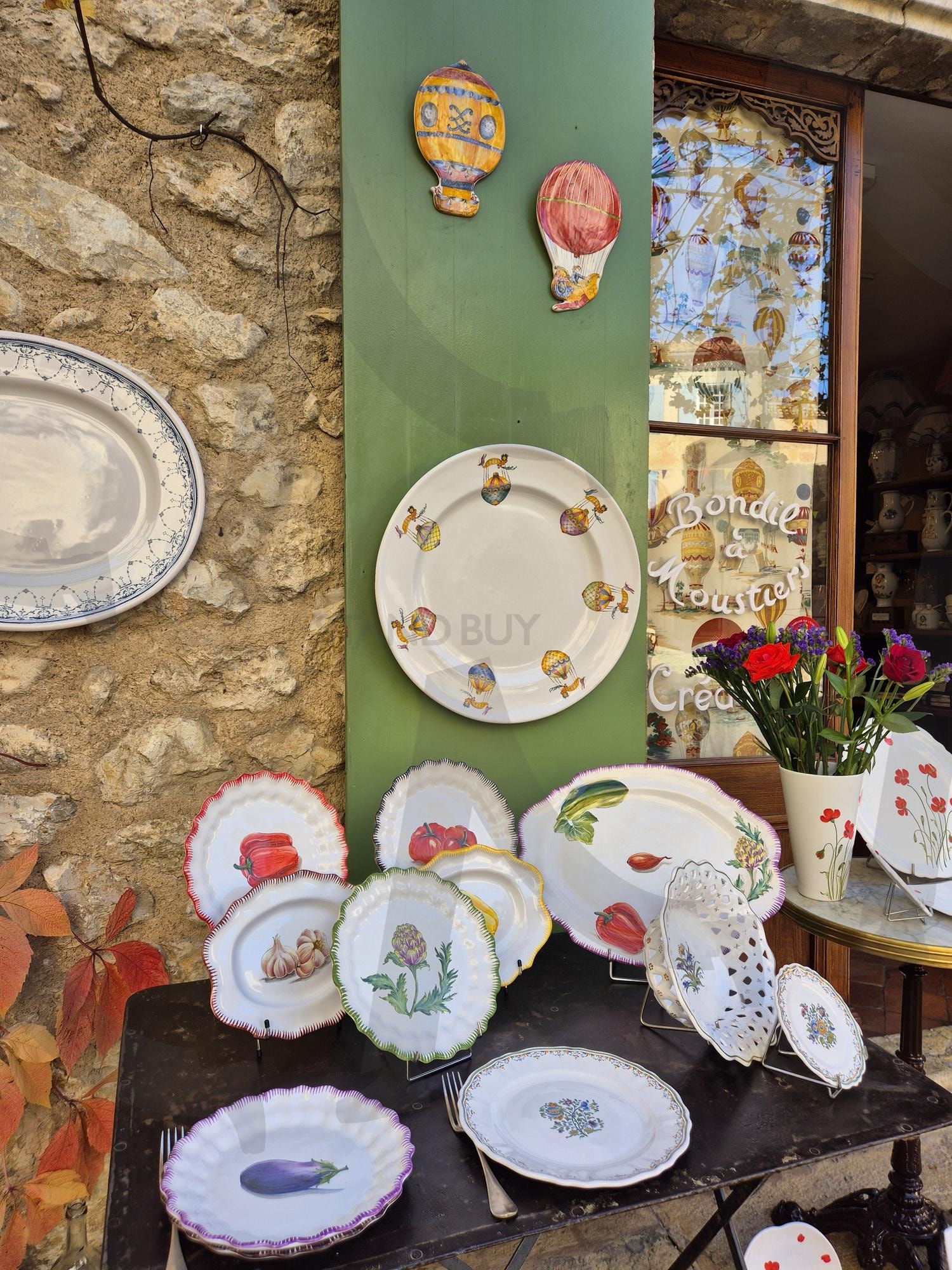 무스띠에 셍뜨마히 그릇 가게 Pottery shop at Moustiers-Sainte-Marie | 무스띠에셍뜨마리, Moustiers-Sainte-Marie, 그릇 가게, Pottery shop, france | 스탠바이 STANDBUY 디지털 콘텐츠