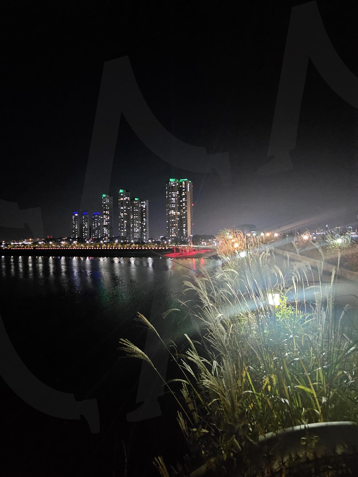 소래아파트 야경 | 야경, 소래포구, 바다, 산책, 자연, 하늘, 불빛, 봇대형 | 스탠바이 STANDBUY 디지털 콘텐츠