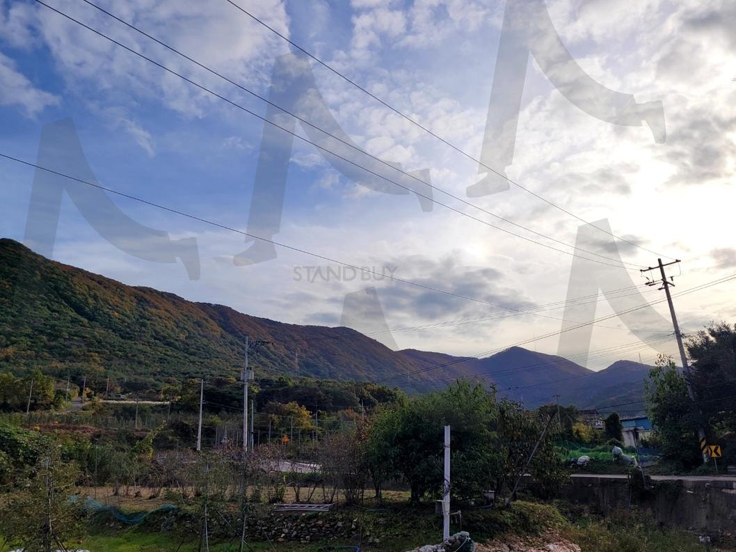 어느 시골의 평화로운 가을 하늘 풍경 | 여유로움, 자연, 노을, 하늘, 가을, 단풍, 편안함 | 스탠바이 STANDBUY 디지털 콘텐츠