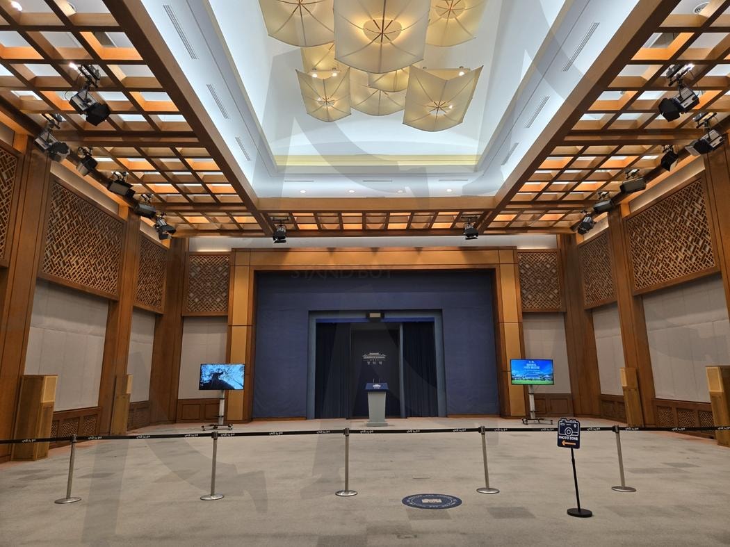 청와대 춘추관 내부 | 청와대, 춘추관, 청와대춘추관, 청와대기자, 청와대기자실, 대한민국 기자실 | 스탠바이 STANDBUY 디지털 콘텐츠