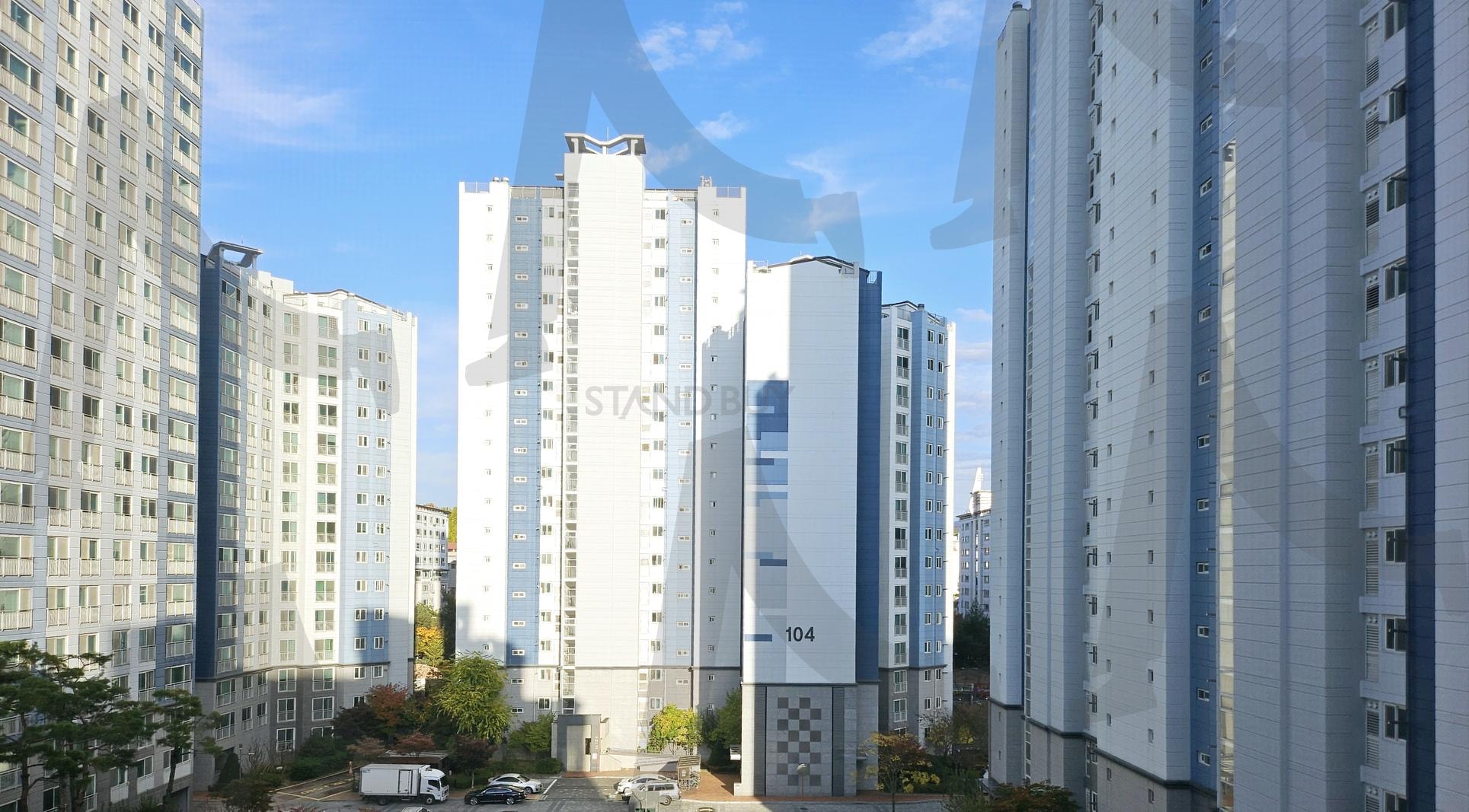 아파트에서 바라본 가을하늘 | 전주, 중화산동, 아파트촌, 가을, 하늘이 높다. | 스탠바이 STANDBUY 디지털 콘텐츠
