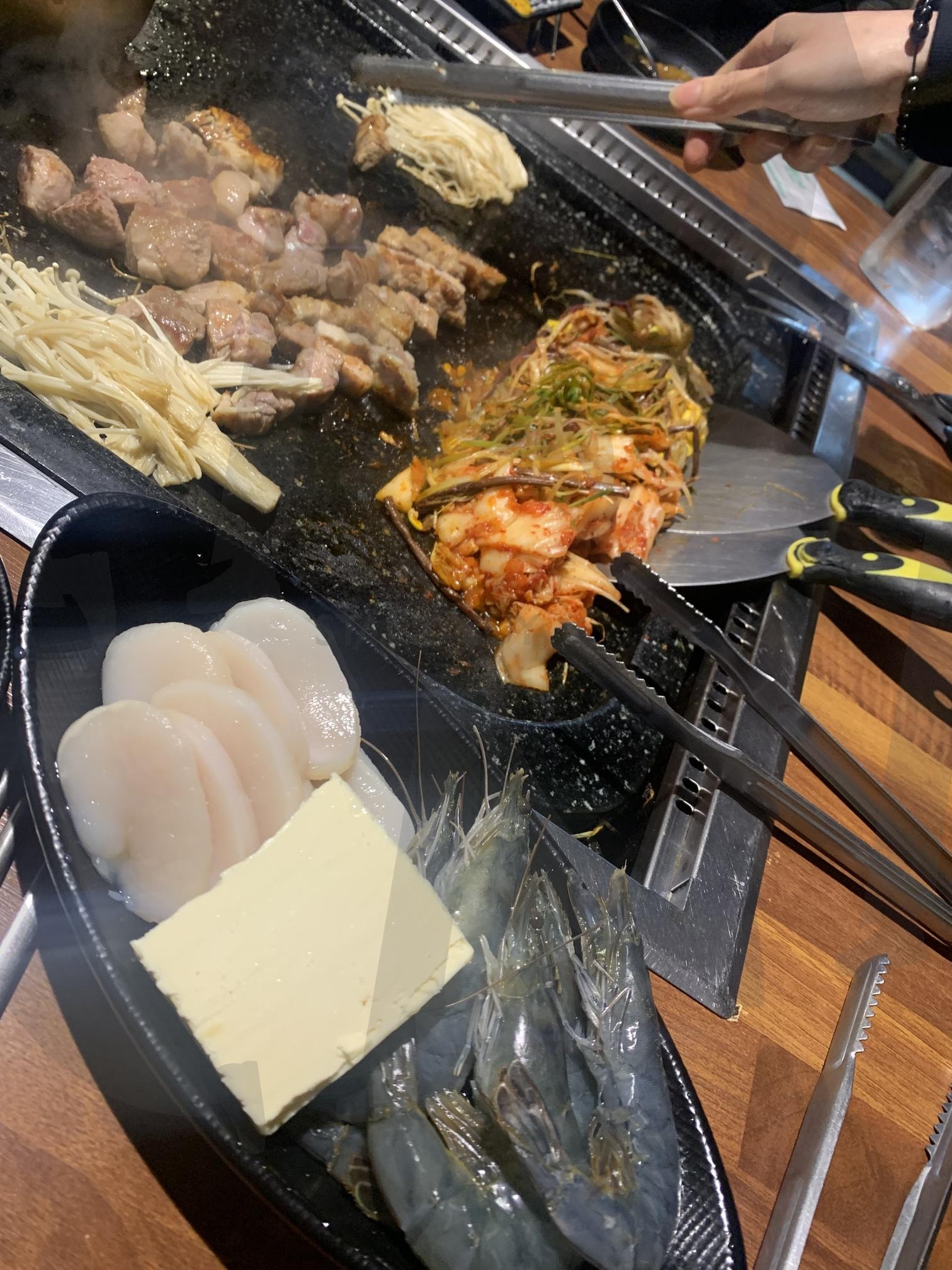 한국음식-돌판삼겹*새우+관자 | 새우, 관자, 삼겹, 돌판요리, 한국음식 | 스탠바이 STANDBUY 디지털 콘텐츠