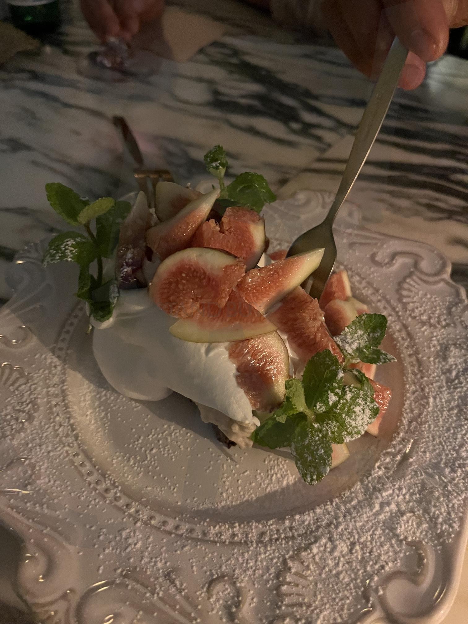 French tiramisu / 프렌치 티라미수 | handmade French Cake, tiramisu, 이태원까페, 와인바, wine bar, 디저트까페, 이태원쉼, French 감성, 유럽감성, 이태원, 크림치즈 | 스탠바이 STANDBUY 디지털 콘텐츠