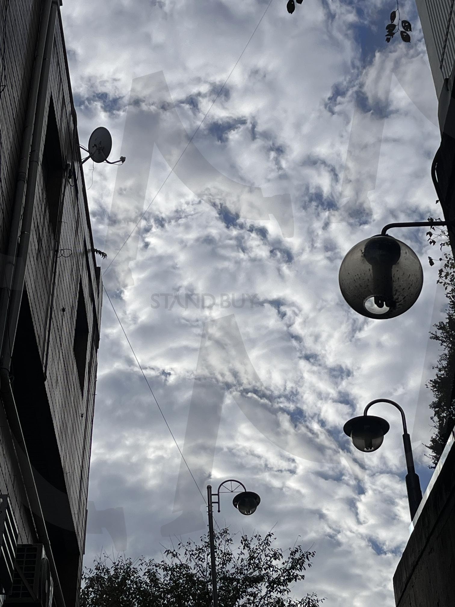 a cloud sky / 구름덮힌 하늘 | 서울하늘, 구름, 가을하늘, 가로등, 하늘표정, 분위기있는 하늘, 서초구 방배동 | 스탠바이 STANDBUY 디지털 콘텐츠