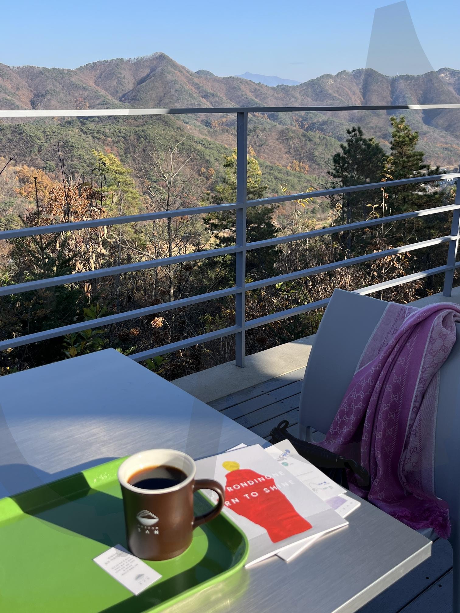 coffee time in front of the mountain | coffe, mountain, healing, breeze, autumn, gucci | 스탠바이 STANDBUY 디지털 콘텐츠