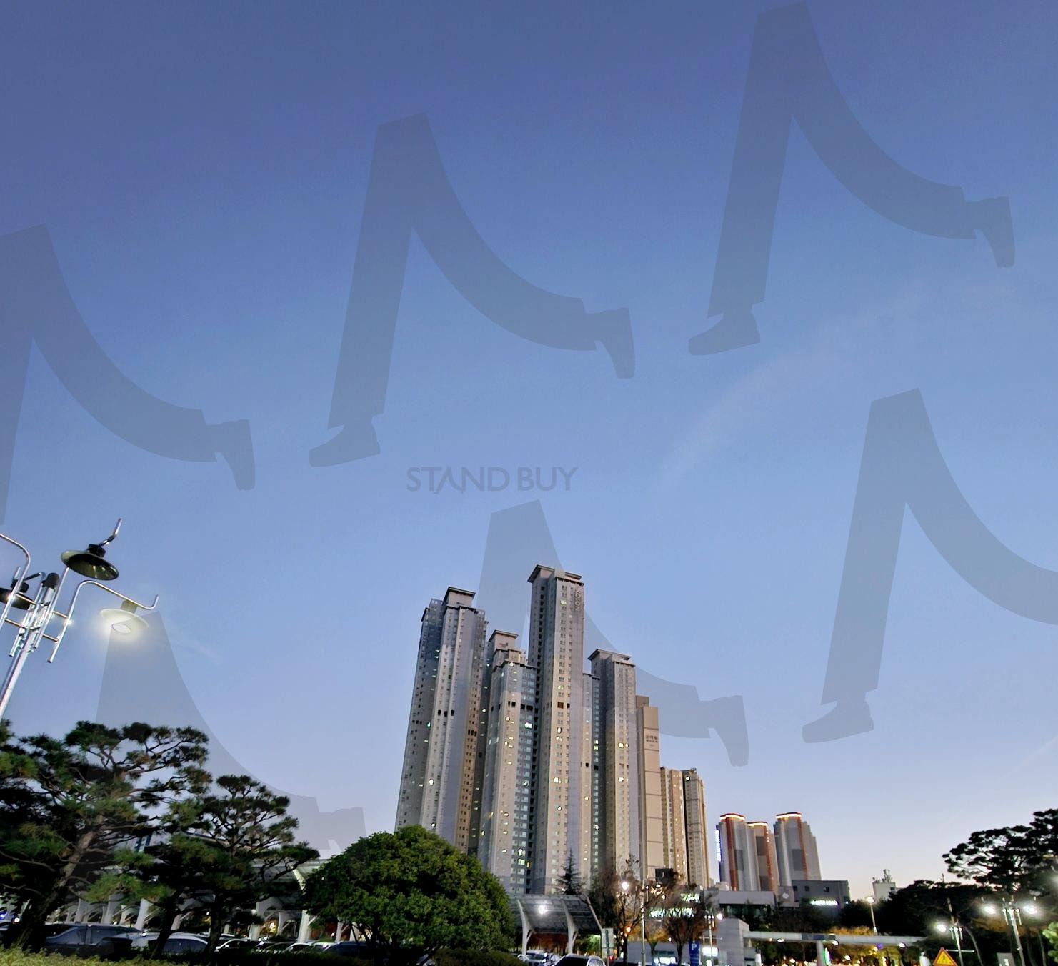 전주 도청 앞에서 찍은 아파트 전경 | 아파트, APT, 전주, 로제, 브루노마스, 노래아님, 해질녘, 나사진찍는거, 좋아하나봄 | 스탠바이 STANDBUY 디지털 콘텐츠