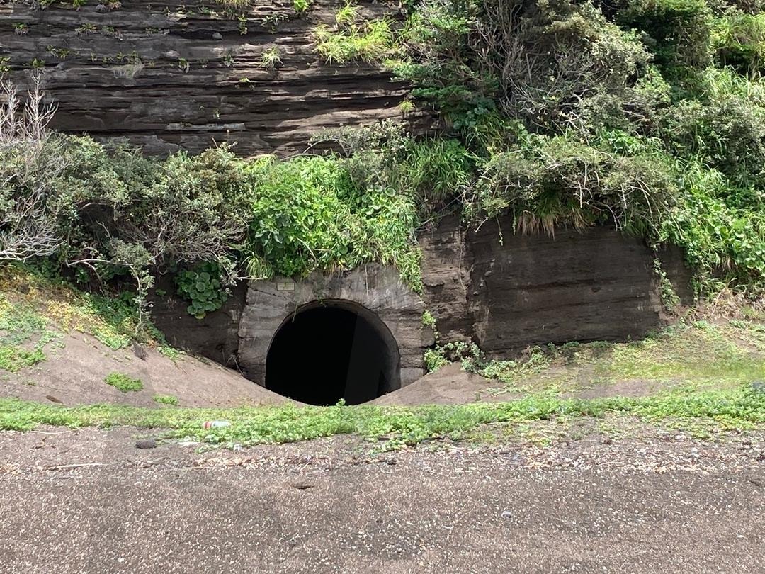 제주 성산일출봉 해안 일제 동굴진지 | 제주도, 성산일출봉, 일제강점기, 근대문화유산, 서귀포, 동굴, 해안, 여행, 전쟁, 유적 | 스탠바이 STANDBUY 디지털 콘텐츠