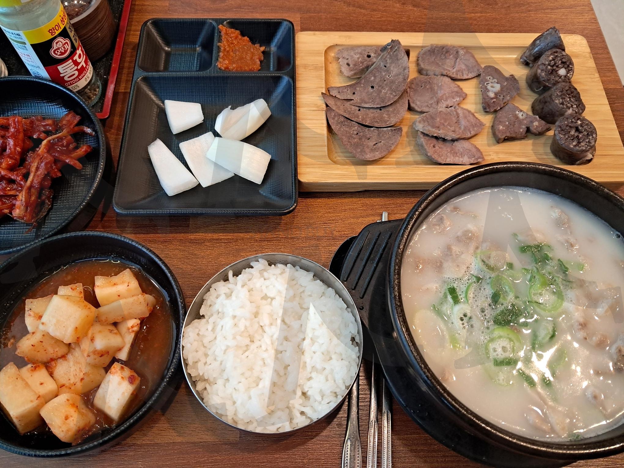 순대국과 순대 | 순대국, 한식, 국밥, 순대, 점심식사, Koreafood, 해장음식, 해장, 음식, 한끼 | 스탠바이 STANDBUY 디지털 콘텐츠