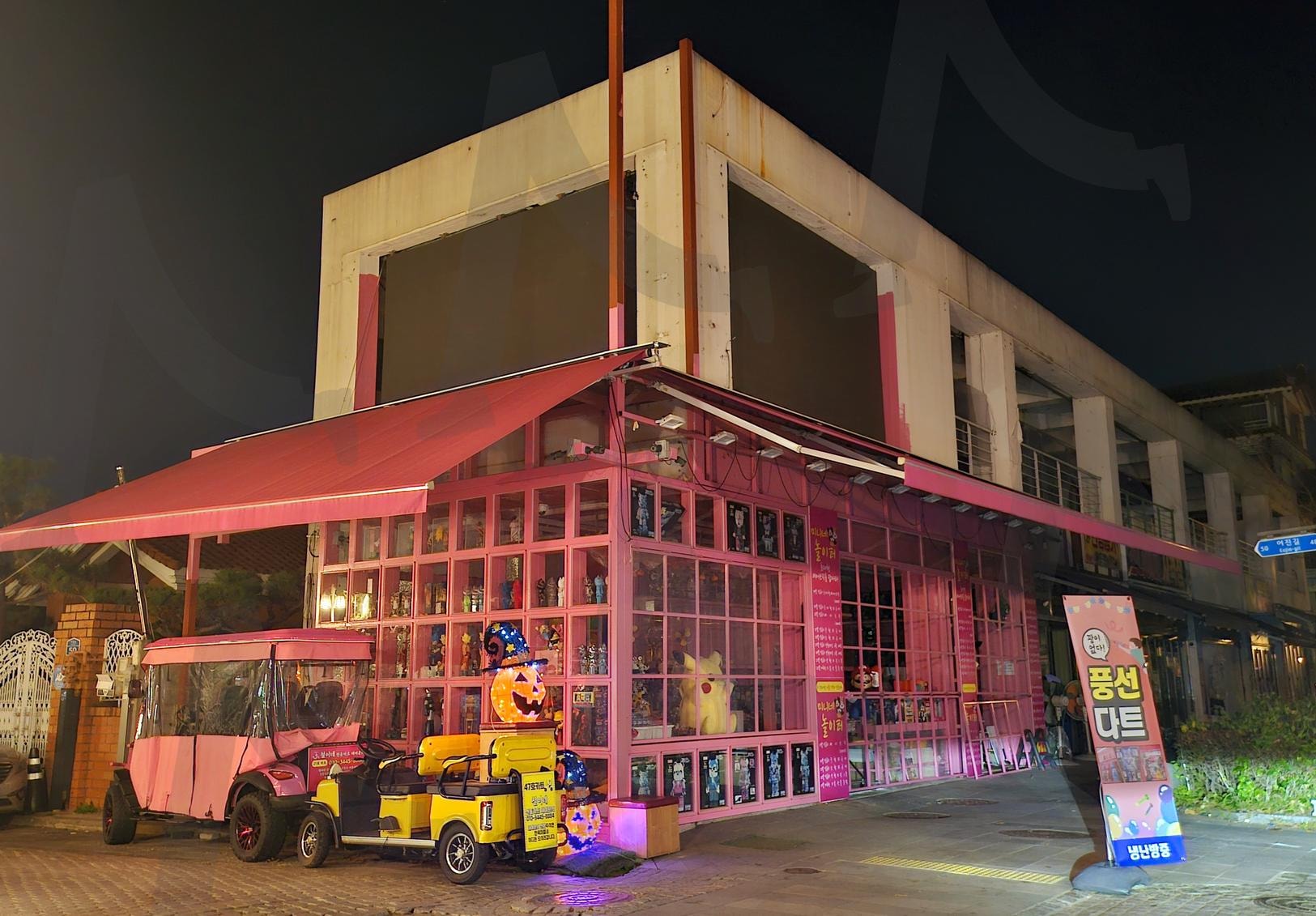 전주 풍선다트 ㅡ 베어브릭 | 전주 한옥마을, 핑크핑크, 이쁜건물, 풍선, 미니네놀이터, 베어브릭, 피규어, 키링, 풍선다트, 대형중형소형 인형, 신기신기 | 스탠바이 STANDBUY 디지털 콘텐츠