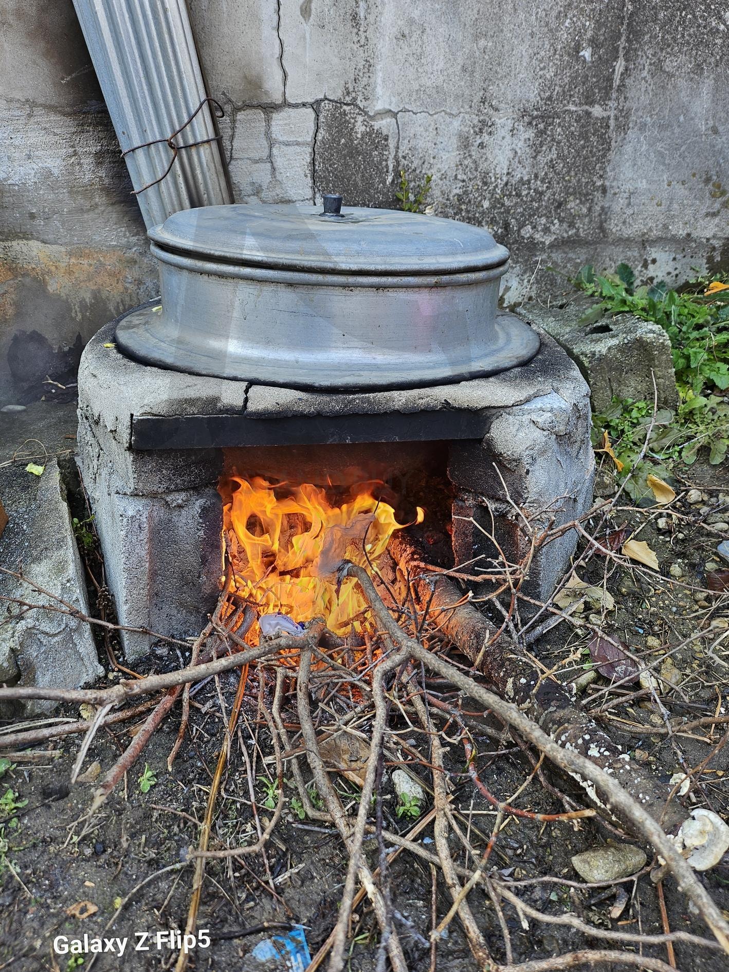 아궁이에 불떼기 | 아궁이, 시골, 불, 추억소환, 나뭇가지, 풍경 | 스탠바이 STANDBUY 디지털 콘텐츠