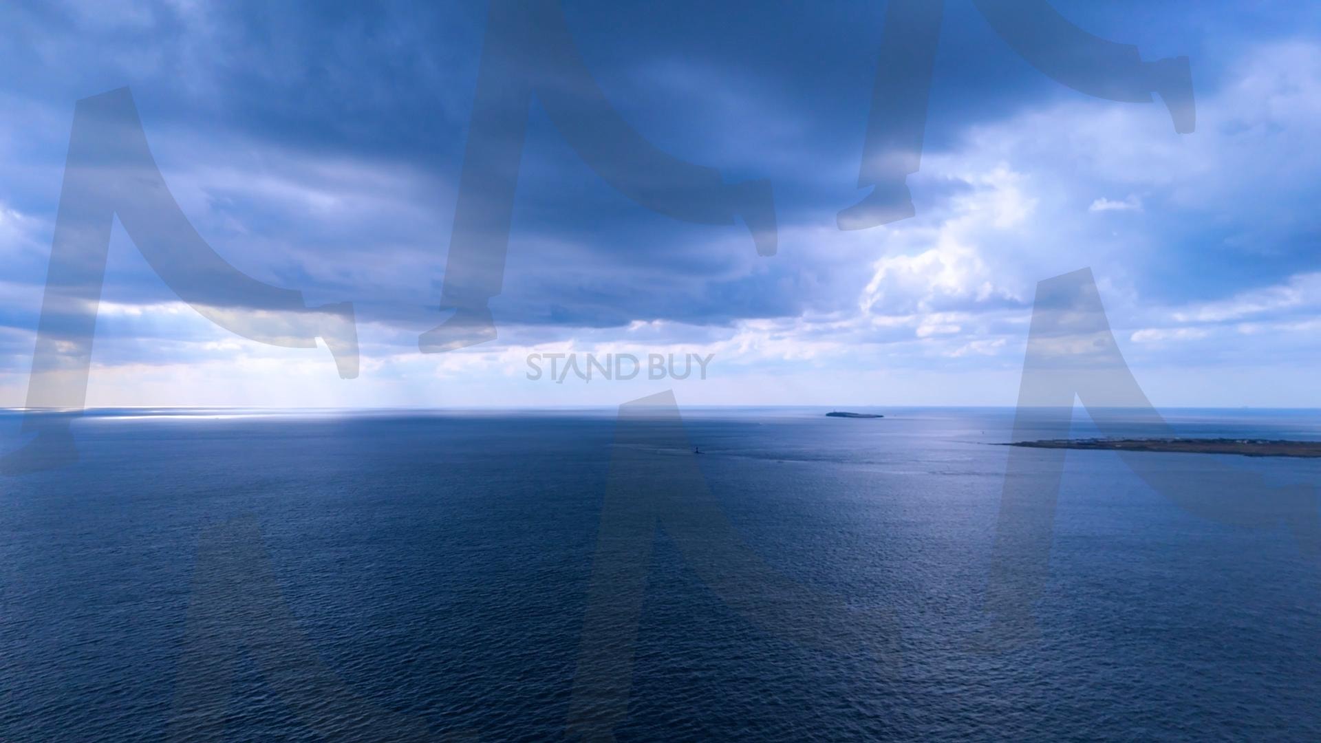 제주도 안덕면 사계리 송악산의 아름다운 바다 풍경을 드론으로 촬영한 영상.겨울 해질녘 초록색 힐링되는 파도가 넘실거리는 대자연의 모습. 해안도로를 따라 산책하는 풍경 | 제주도, 여행, 힐링, 감성, 송악산, 풍경, 배경, 초록, 겨울 | 스탠바이 STANDBUY 디지털 콘텐츠