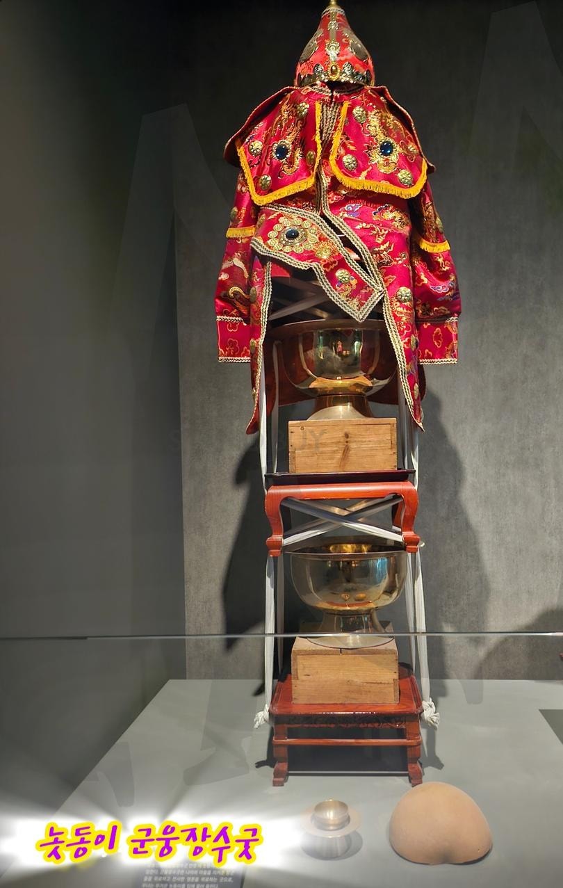 강릉단오제 놋동이 | 놋동이, 강릉단오제, 20세기, 장군들위로, 군옹장수굿, 연행 | 스탠바이 STANDBUY 디지털 콘텐츠