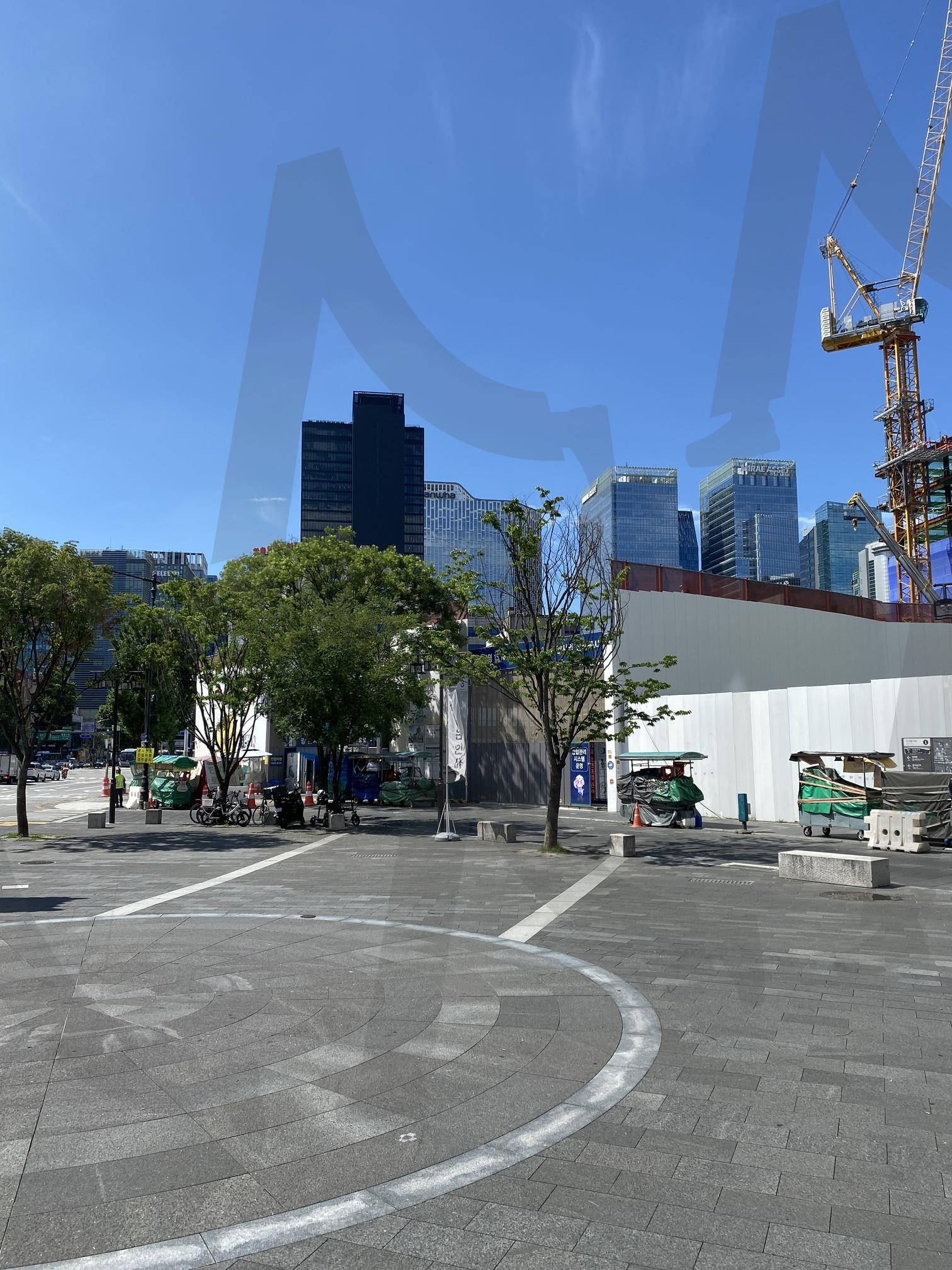 2024년 인사동 거리 입구 공사장 | 인사동, 인사동재개발, 인사동2024년모습, 인사동에서바라본을지로빌딩가풍경, 서울풍경, 2024년서울풍경, 을지로빌딩가풍경, 인사동에서바라본종로, 종로1가역풍경, 한적한서울도심풍경 | 스탠바이 STANDBUY 디지털 콘텐츠