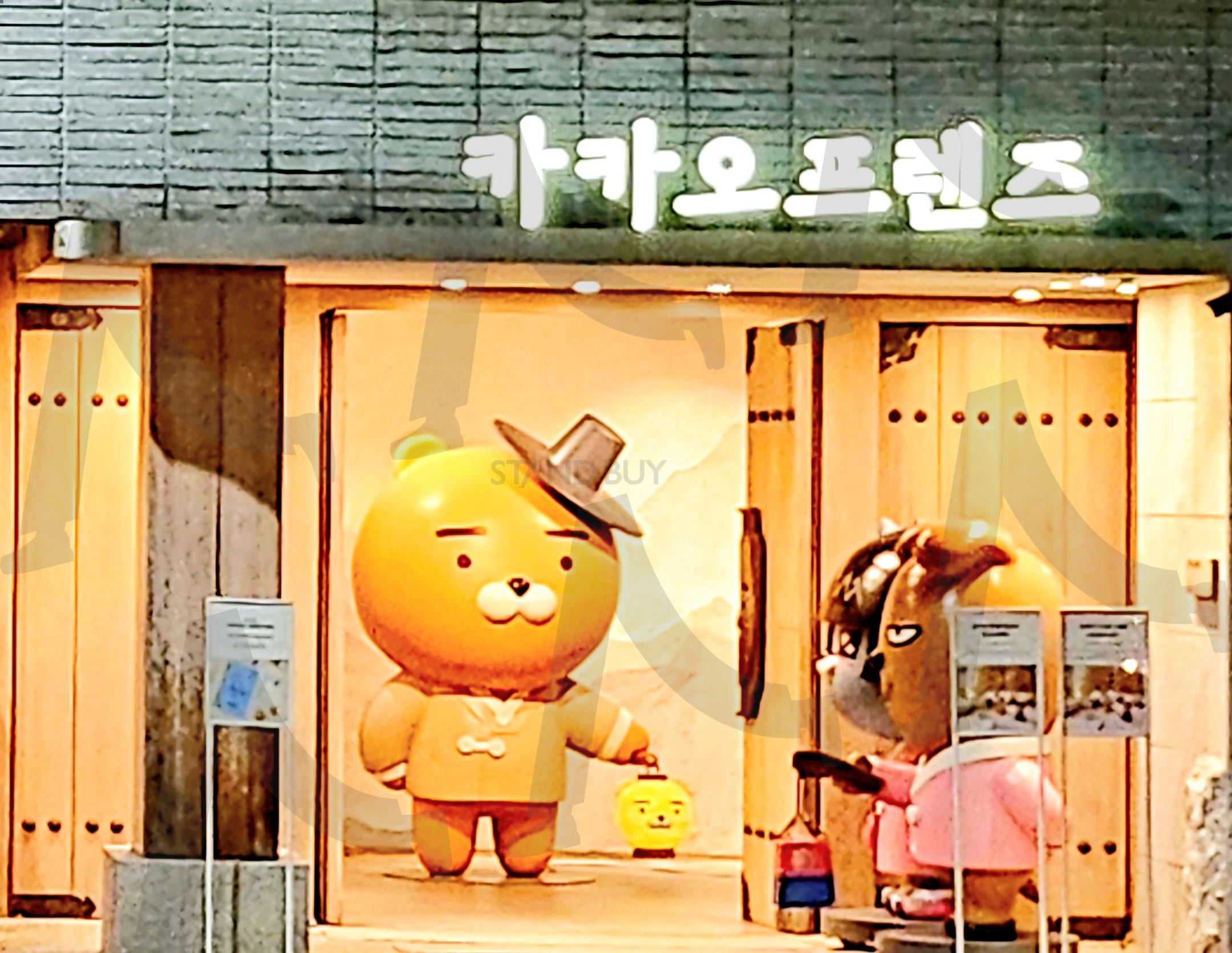 전주 한옥마을 카카오프렌즈 | 한옥마을, 카카오, 프렌즈, 전주, 관광지, 전주의 대표 관광지, 입구에 위치 | 스탠바이 STANDBUY 디지털 콘텐츠