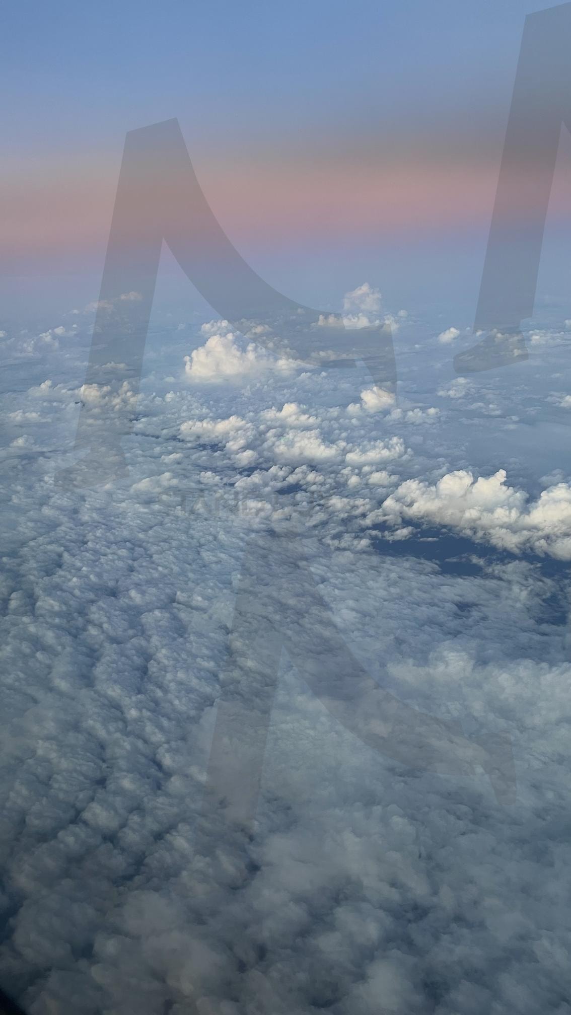 하늘의 파노라마: 비행기에서 본 구름의 풍경” | 구름, 비행기, 하늘, 풍경, 노을 | 스탠바이 STANDBUY 디지털 콘텐츠