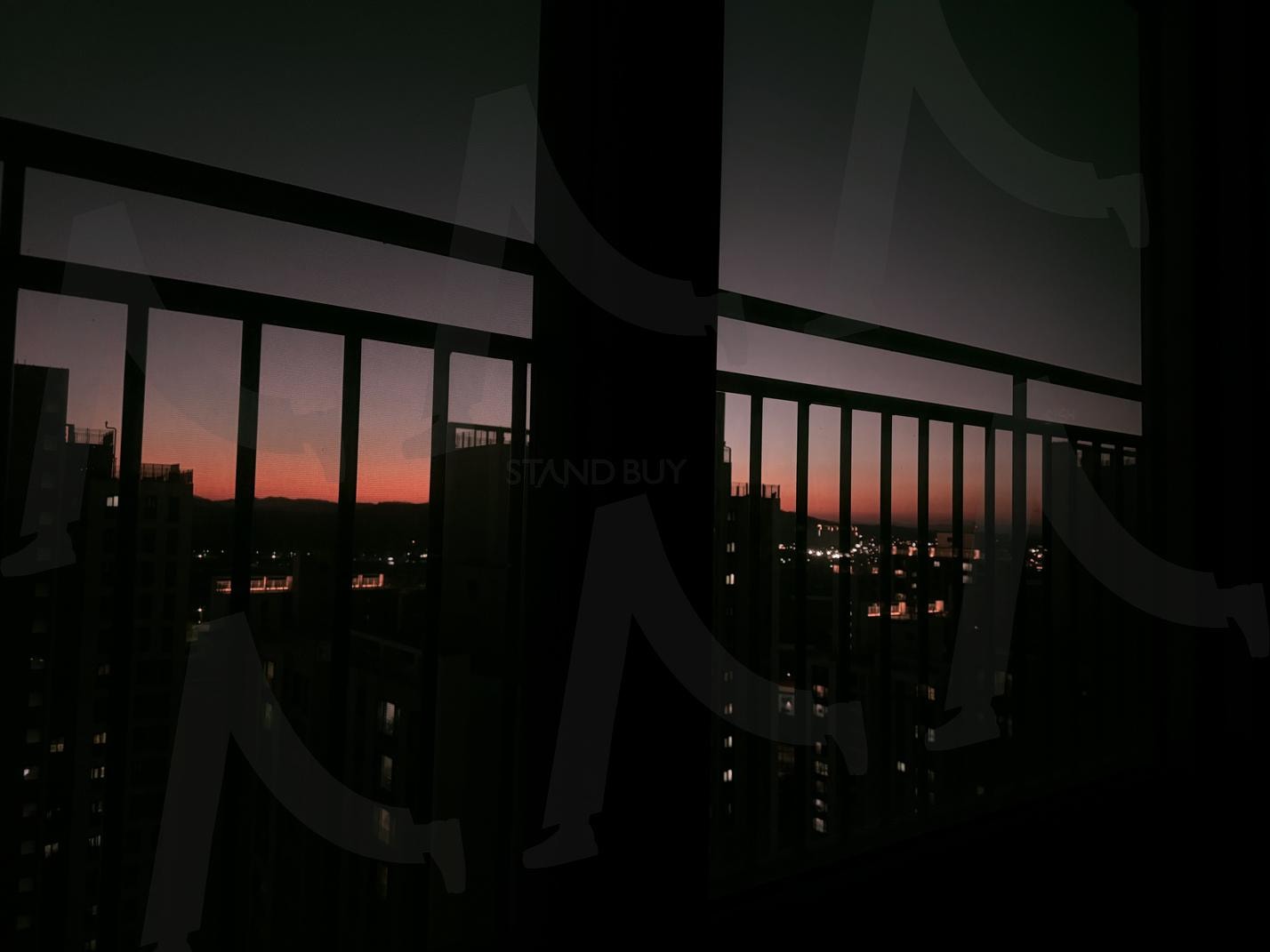 창문 너머 도시의 속삭임 🌆 | 도시야경, 창밖풍경, 황혼, sunset, 일몰, 노을, 실루엣, 도시감성 | 스탠바이 STANDBUY 디지털 콘텐츠