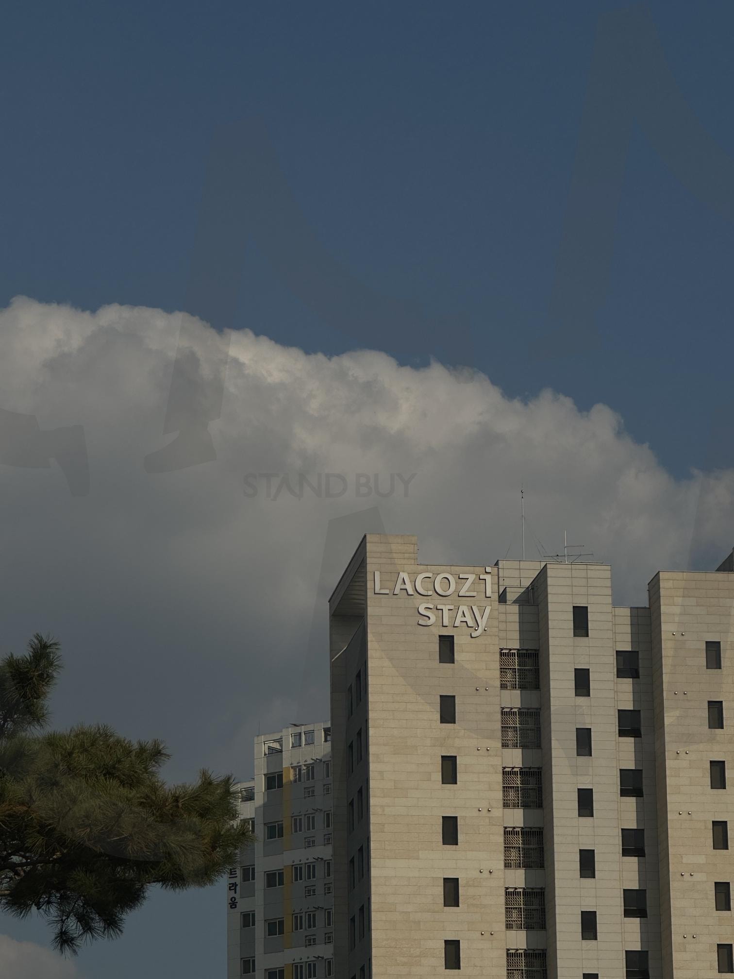 Grey color sky | 하늘, 구름, 회색빛, 필름카메라, 건물 | 스탠바이 STANDBUY 디지털 콘텐츠