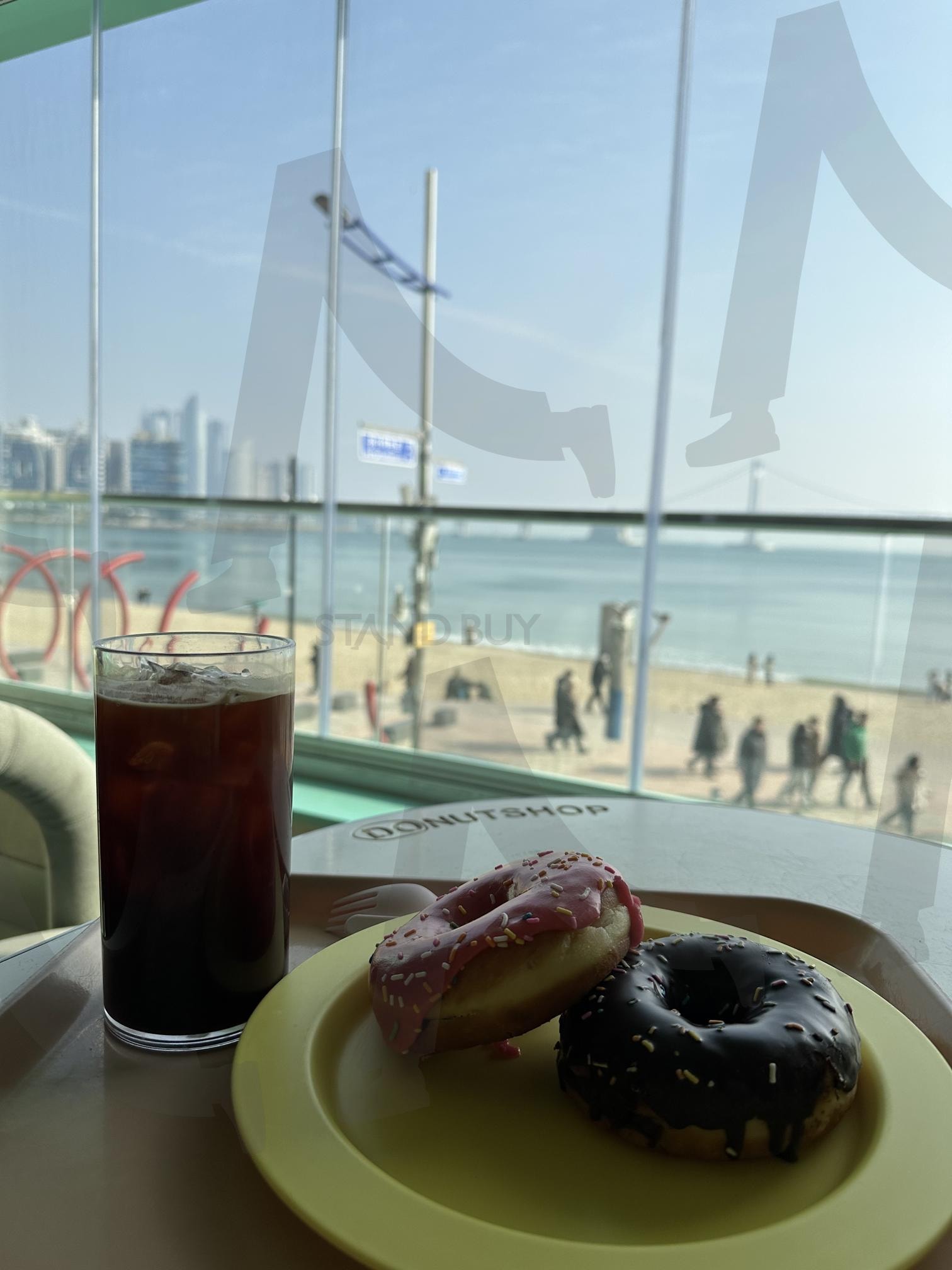 Coffee and donut | 도넛, 도넛카페, 커피, 바다뷰카페, donut | 스탠바이 STANDBUY 디지털 콘텐츠