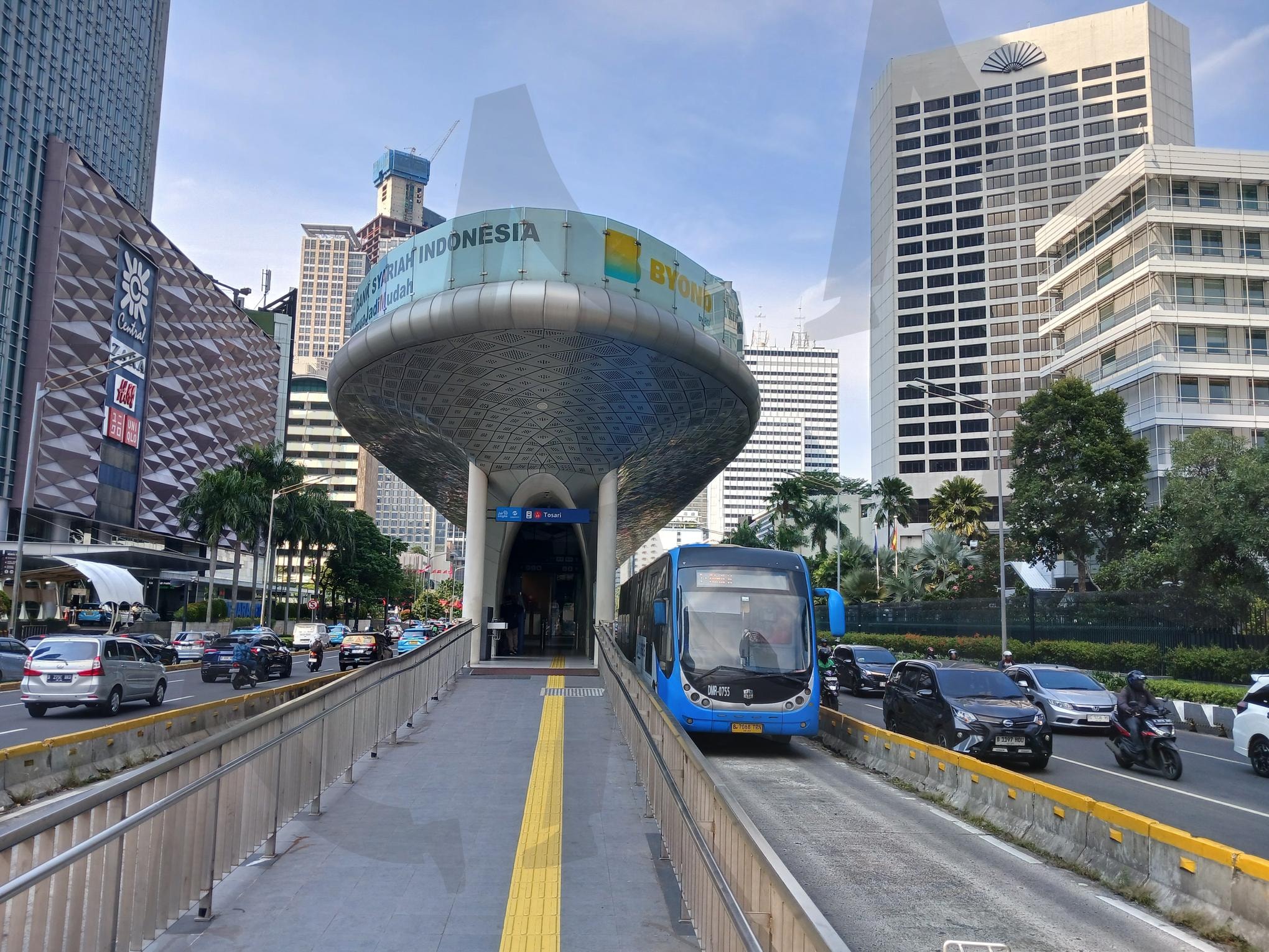 자카르타 Tosari Station Transjakarta 정차 모습 | Tosari Staion, Transjakarta, 현지인 사진 맛집, 인도네시아 서민 경제, 인니 자카르타 Tosari Sation | 스탠바이 STANDBUY 디지털 콘텐츠
