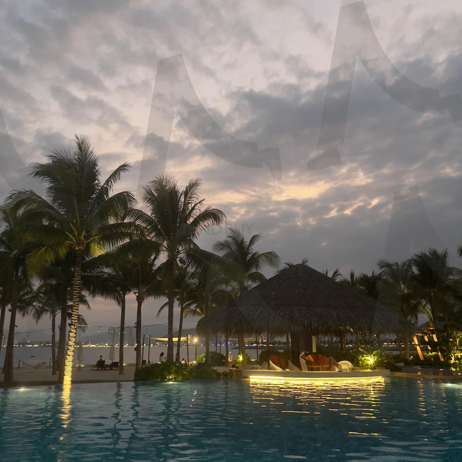 베트남 리조트 | 베트남, 해외, 여행, 수영장, 노을, 밤 | 스탠바이 STANDBUY 디지털 콘텐츠