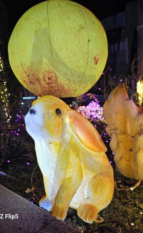 전주 오거리 야간명소 | 토끼, 야간, 노란색, 귀욤, 뽀짝 | 스탠바이 STANDBUY 디지털 콘텐츠