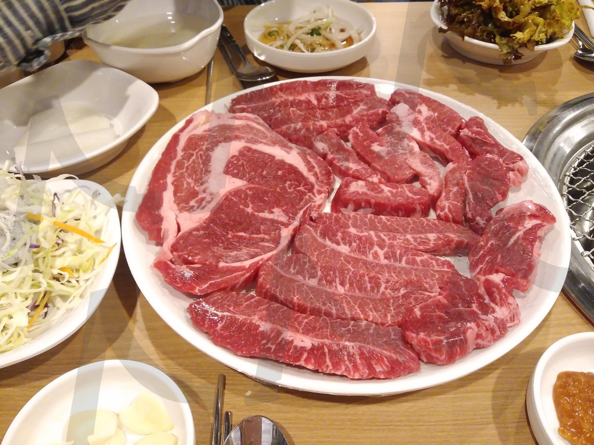 신선한 소고기 육류 식재료 음식 사진 | 소고기, 신선한고기, 신선한소고기, 육류, 식재료, 음식사진, 상차림, 소고기구이, 식당 | 스탠바이 STANDBUY 디지털 콘텐츠