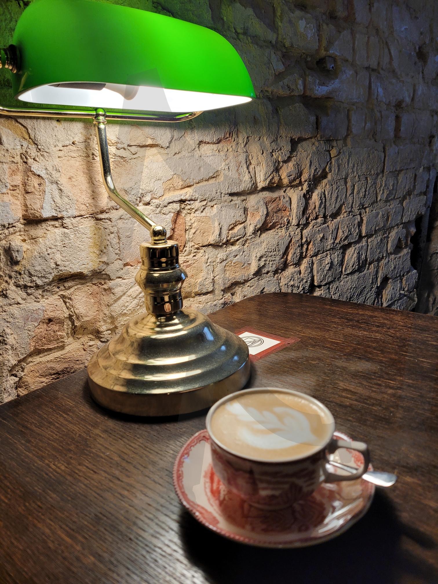 커피 한잔 | 까페, 조명, 커피, 분위기 있는 조명이 있는 카페, 베를린까페 | 스탠바이 STANDBUY 디지털 콘텐츠