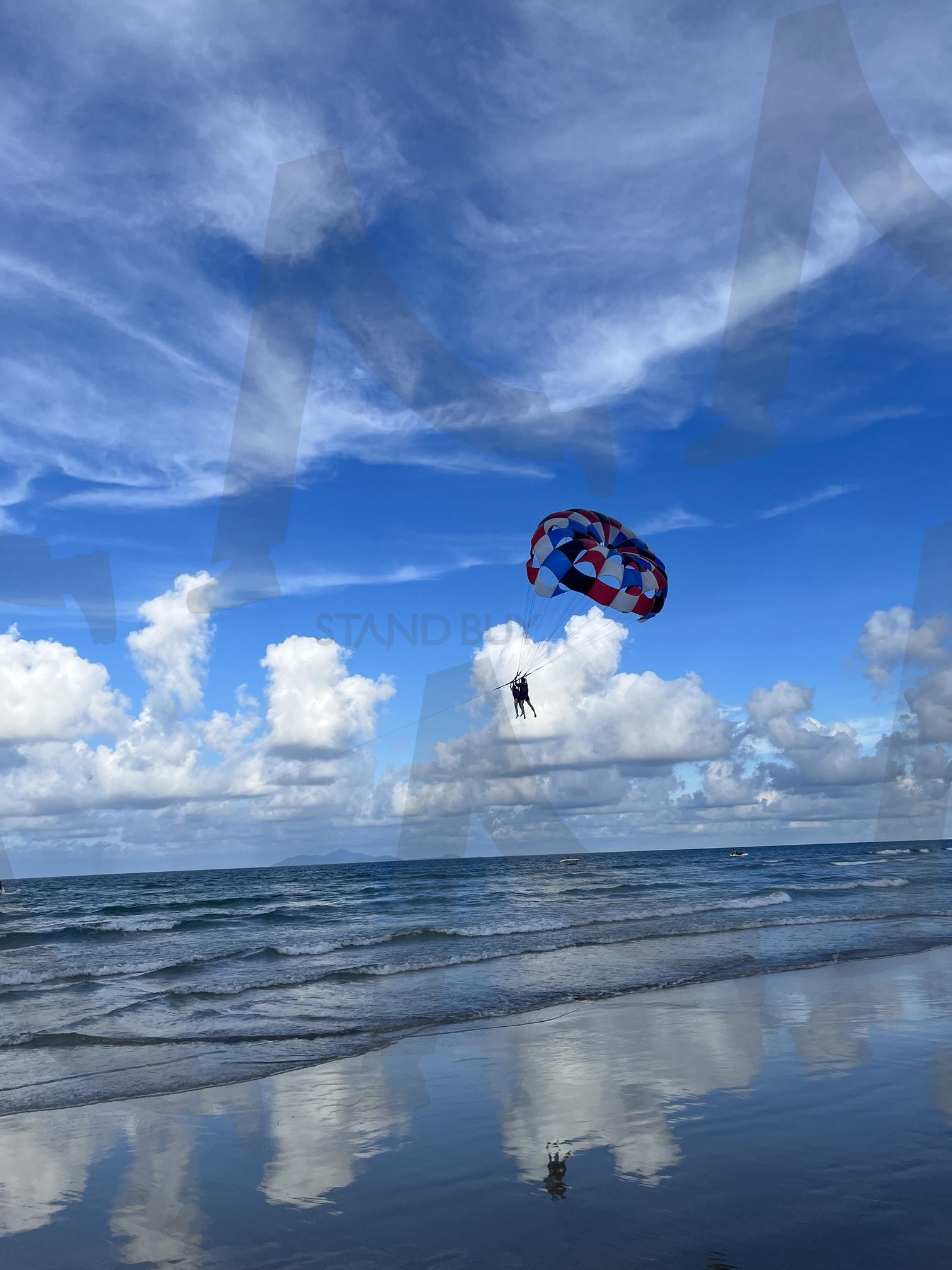 다낭 미케비치 패러세일링 | 다낭, 미케비치, 베트남, 엑티비티, 페러세일링, 바다, 구름, 풍경, 맑은바다, 다낭 바다 | 스탠바이 STANDBUY 디지털 콘텐츠