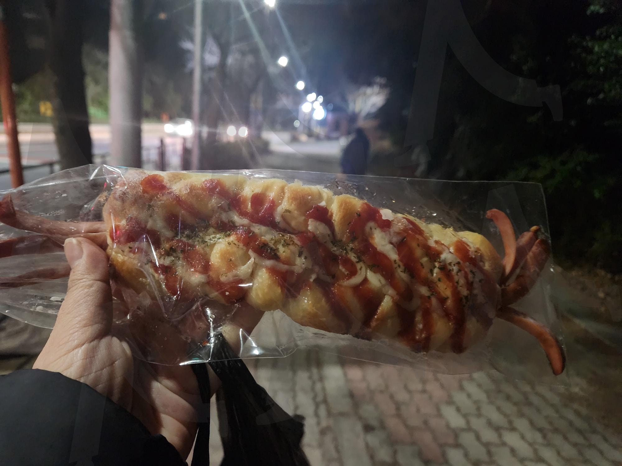 얼굴보다 더 큰 소세지빵 | sausagebread, bigger, Face, 소세지빵, kfood, bread | 스탠바이 STANDBUY 디지털 콘텐츠
