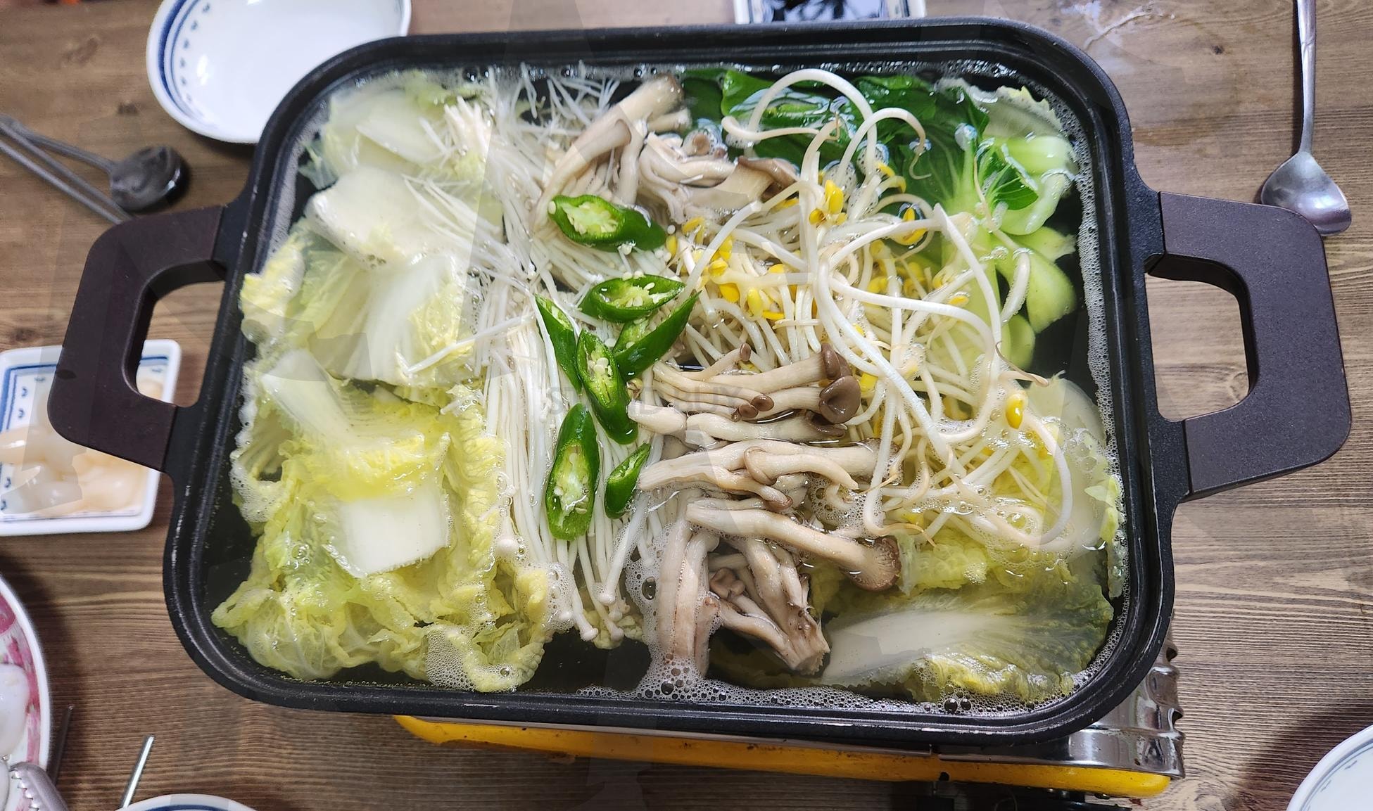 버섯샤브샤브 | mushroom, shabushabu, 버섯샤브샤브, 버섯전골, kfood, muckbang | 스탠바이 STANDBUY 디지털 콘텐츠